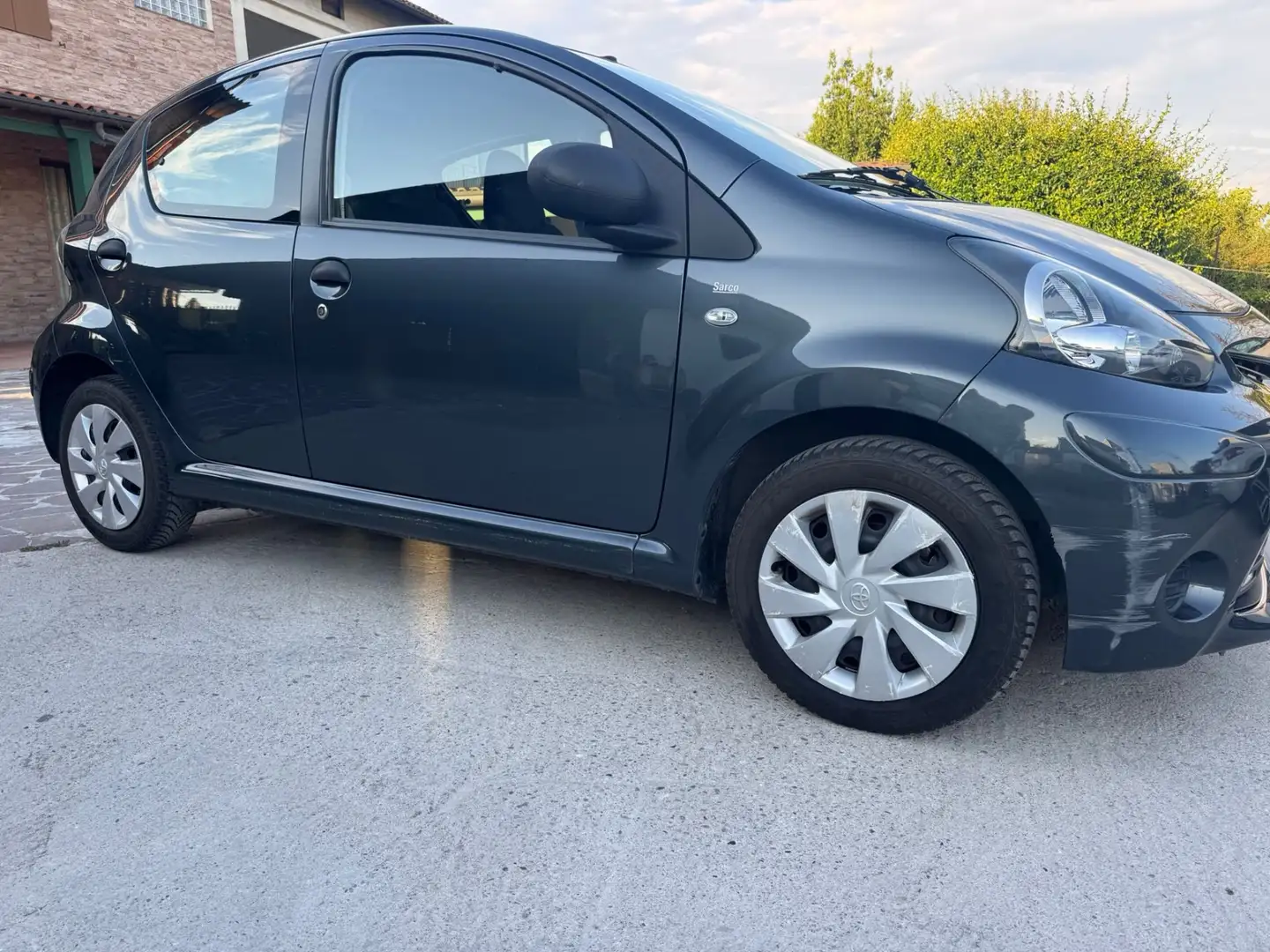 Toyota Aygo 1.0 12V VVT-i 5 cool soda Connect neopatentati Nero - 2