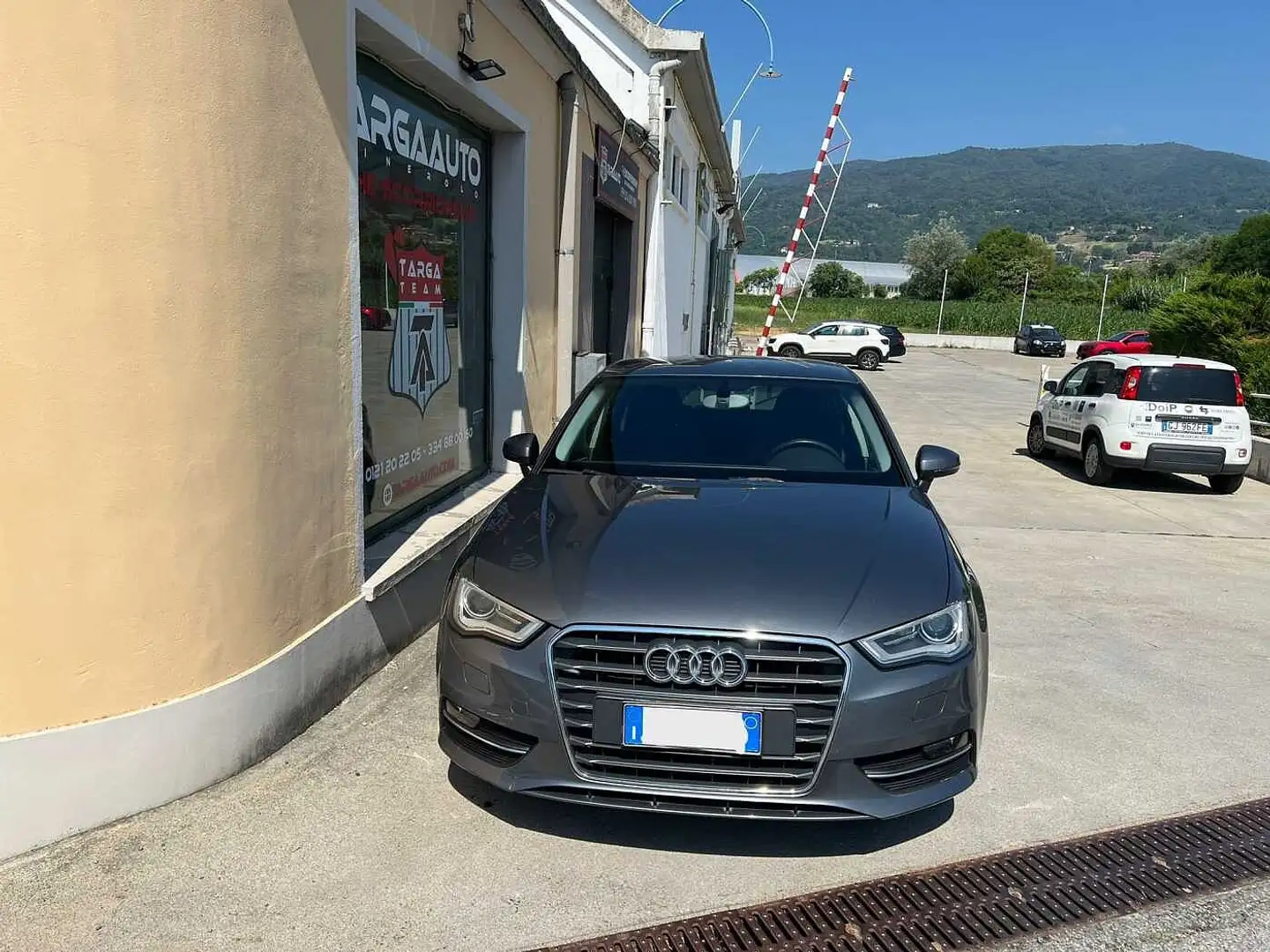 Audi A3 SPB 2.0 TDI Ambition Grigio - 2