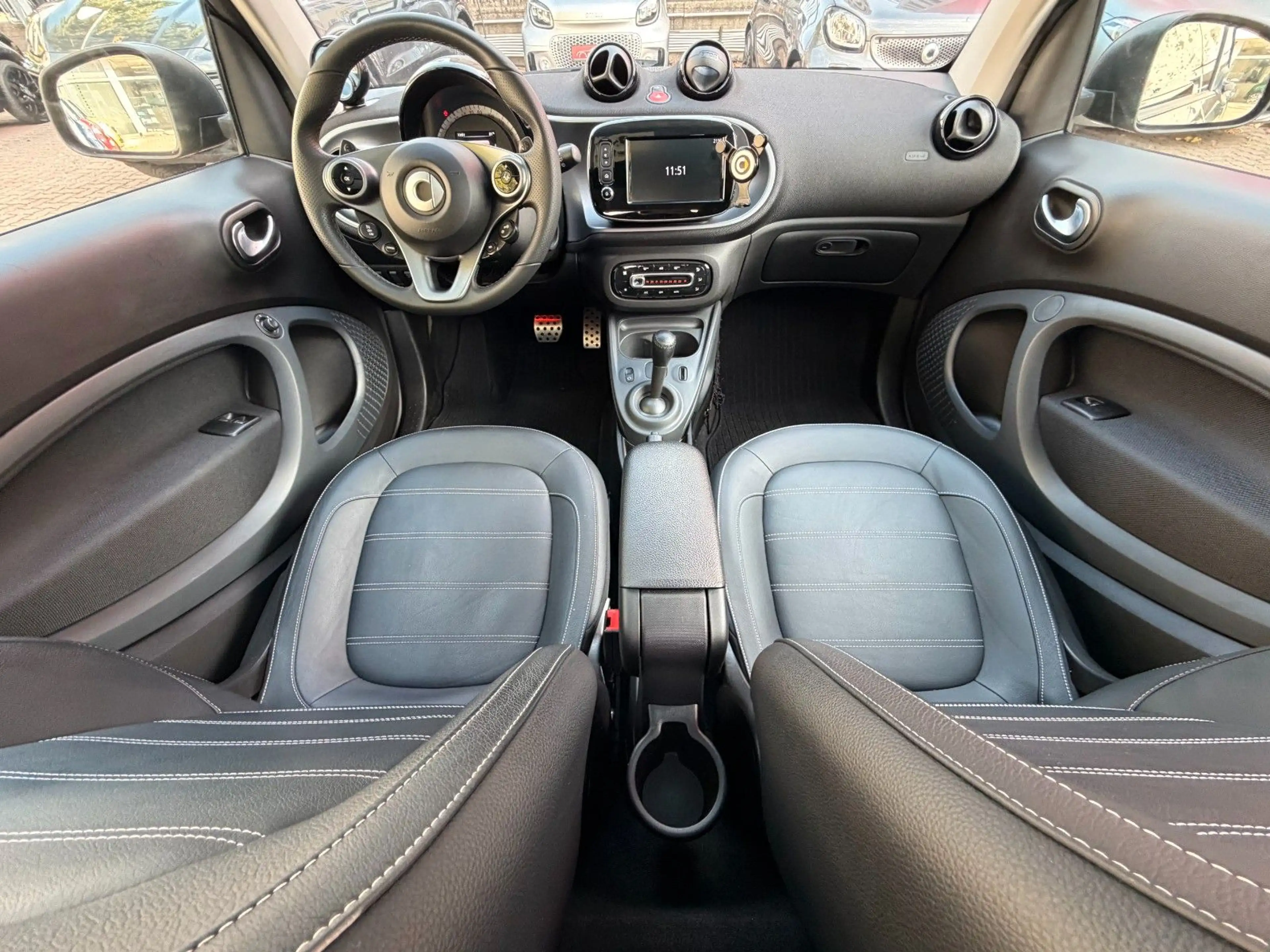 smart forTwo fortwo 66kW DCT prime SPORT*PANO*NAV*SHZ*PTS*KAM — photo 3