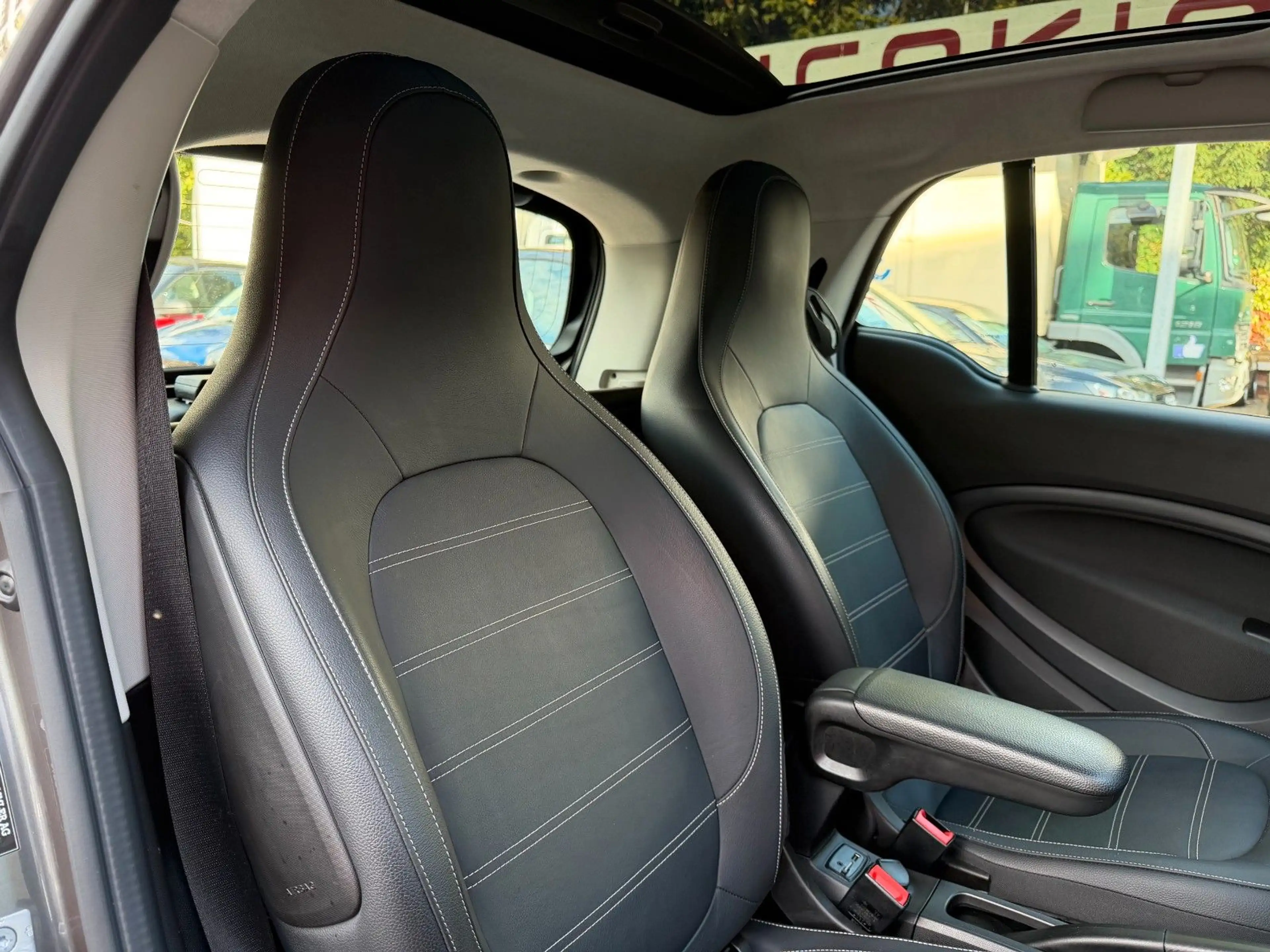 smart forTwo fortwo 66kW DCT prime SPORT*PANO*NAV*SHZ*PTS*KAM — photo 29