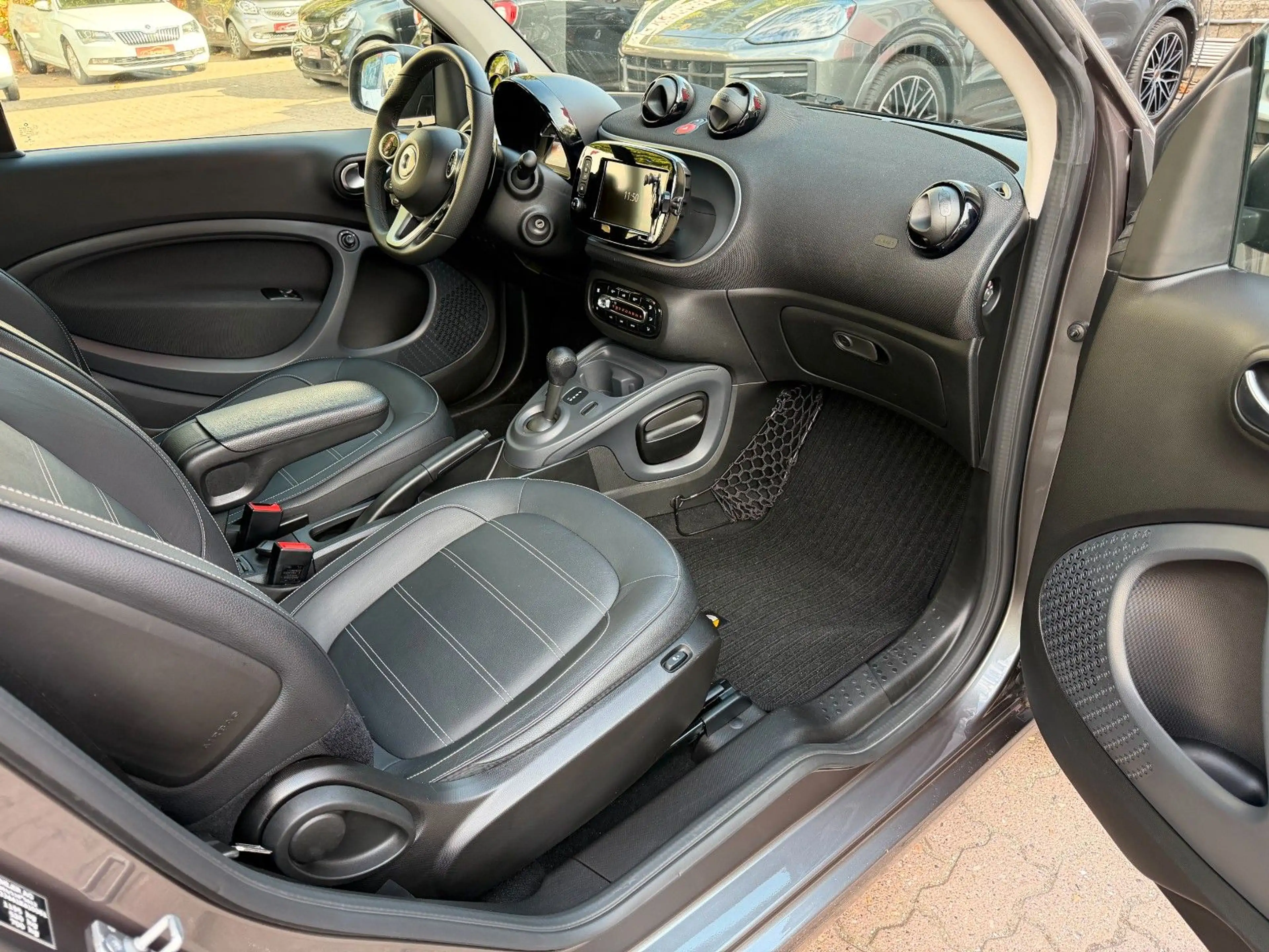 smart forTwo fortwo 66kW DCT prime SPORT*PANO*NAV*SHZ*PTS*KAM — photo 5