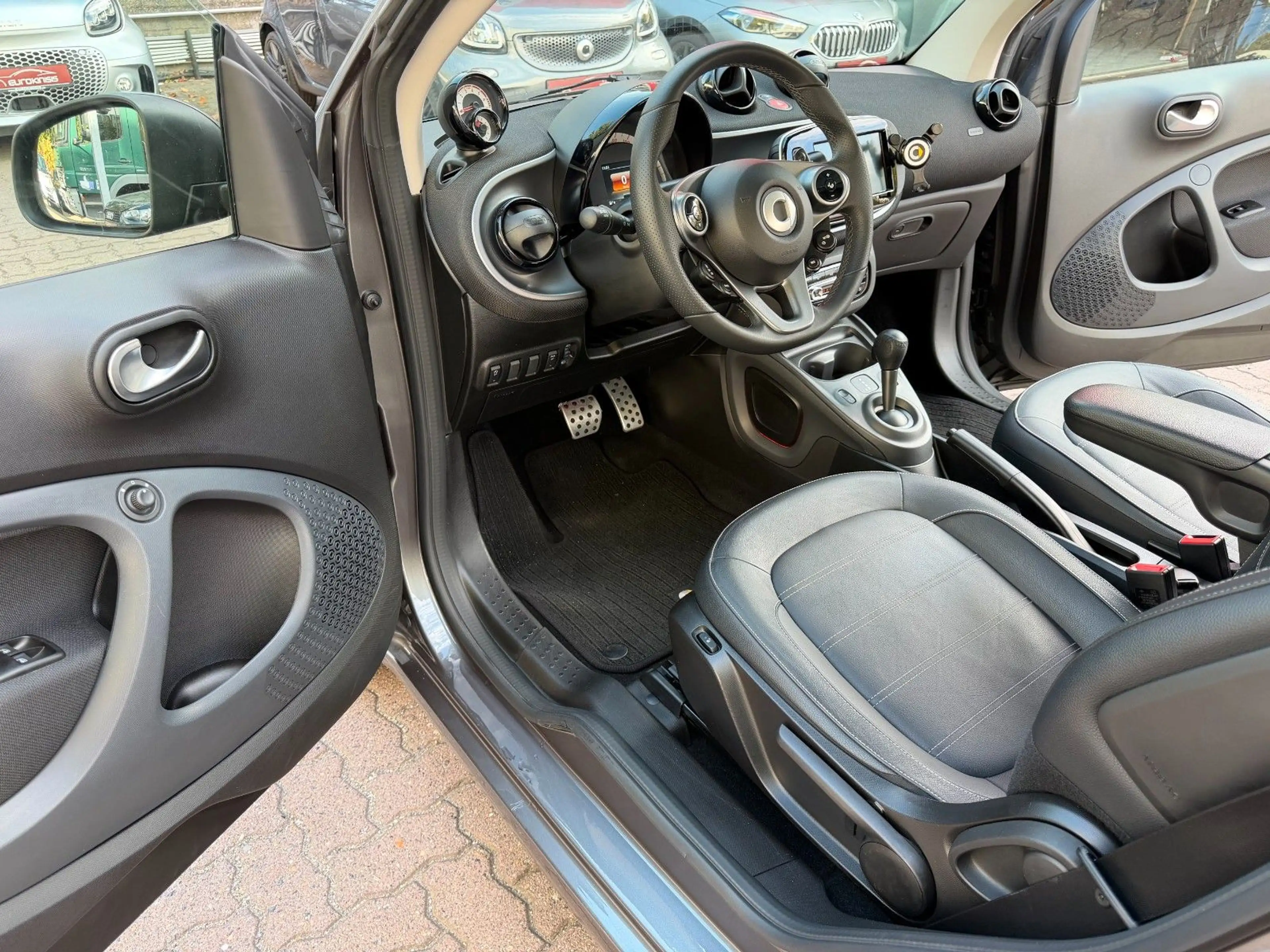 smart forTwo fortwo 66kW DCT prime SPORT*PANO*NAV*SHZ*PTS*KAM — photo 17