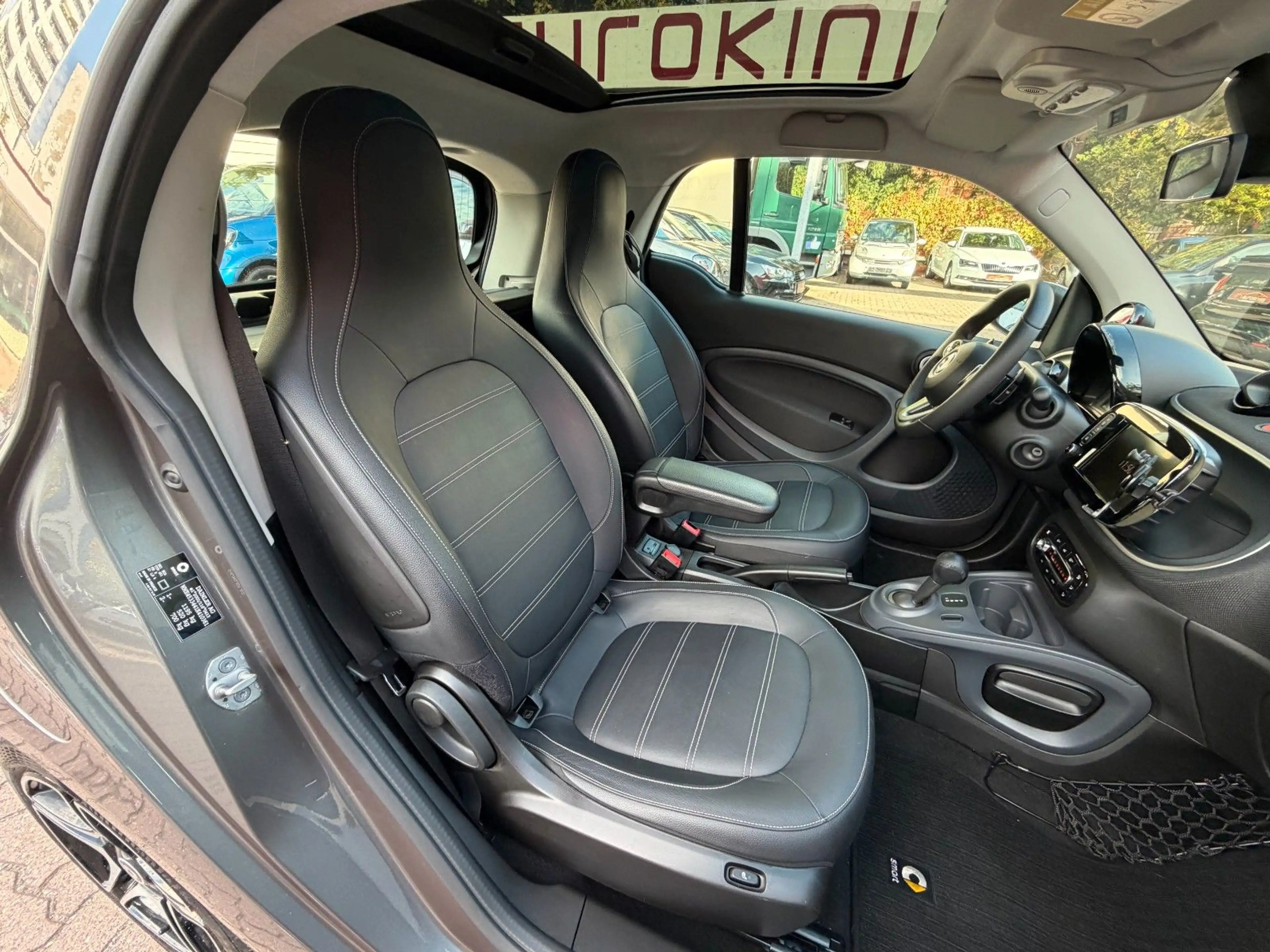 smart forTwo fortwo 66kW DCT prime SPORT*PANO*NAV*SHZ*PTS*KAM — photo 24