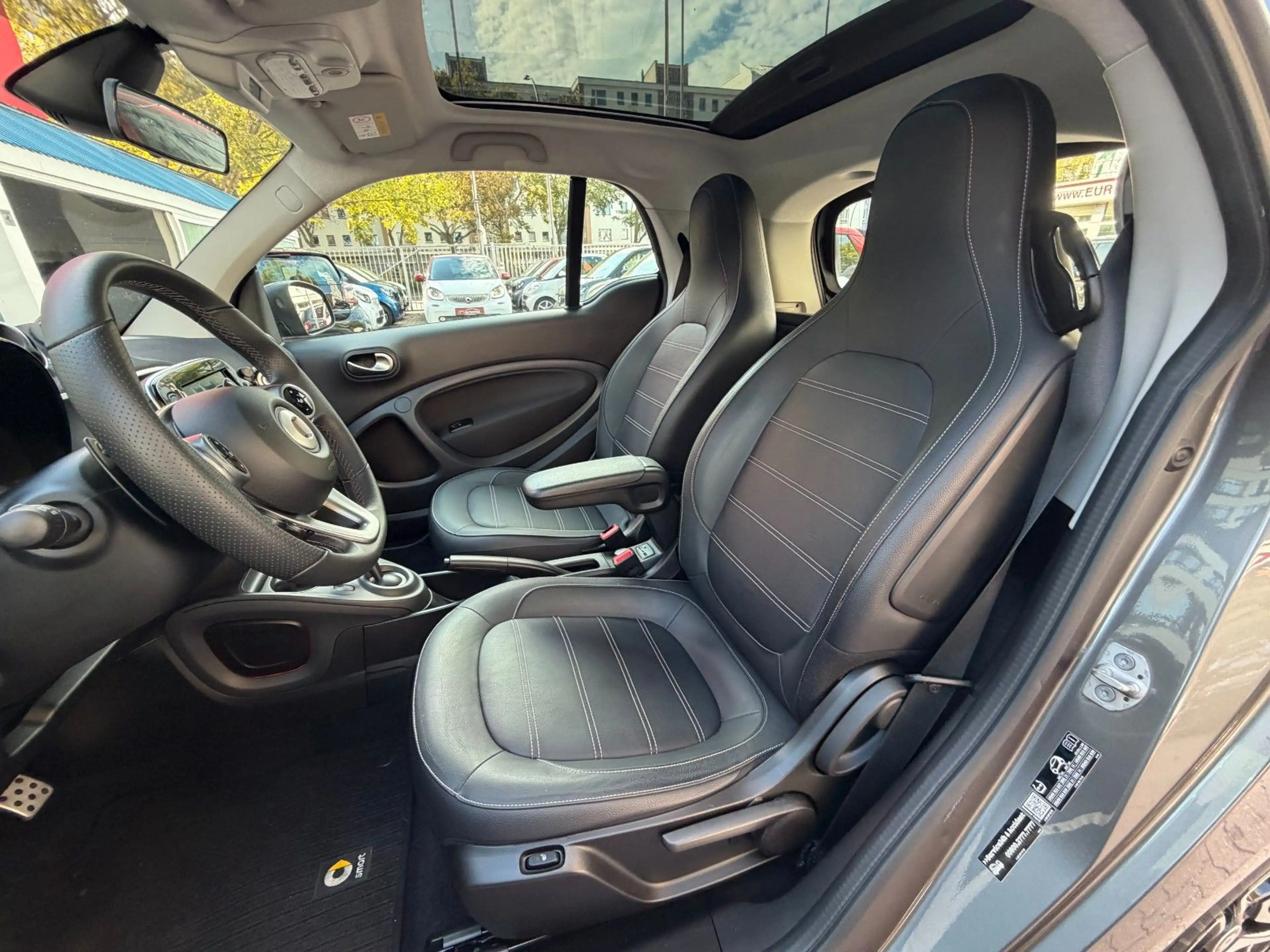 smart forTwo fortwo 66kW DCT prime SPORT*PANO*NAV*SHZ*PTS*KAM — photo 23