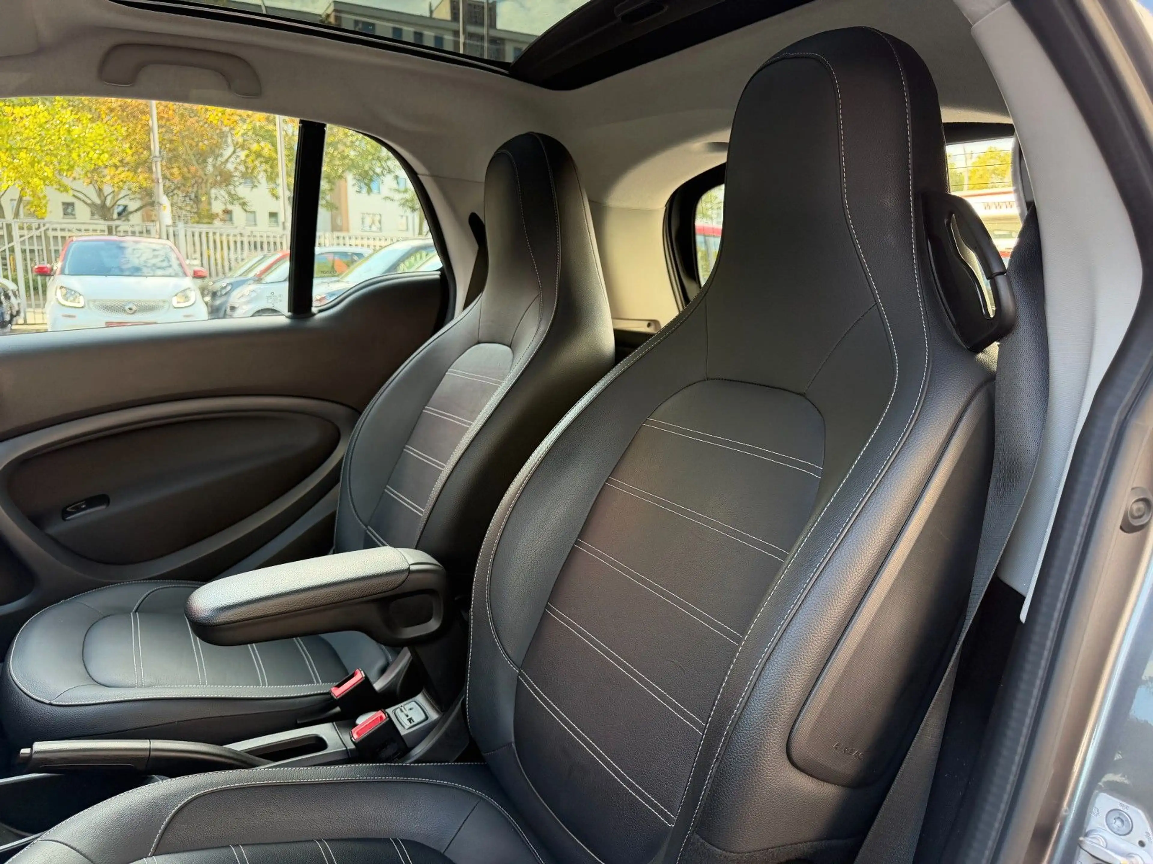 smart forTwo fortwo 66kW DCT prime SPORT*PANO*NAV*SHZ*PTS*KAM — photo 28