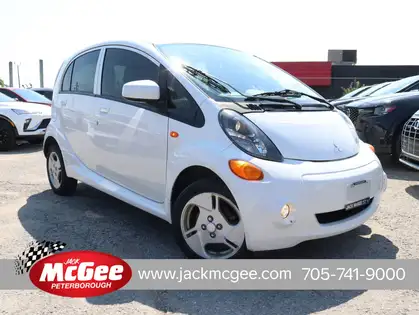 White 2017 Mitsubishi i-MiEV Hatchback Rear-Wheel Drive 1-Speed Automatic