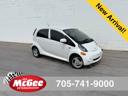 White 2017 Mitsubishi i-MiEV Hatchback Rear-Wheel Drive Automatic