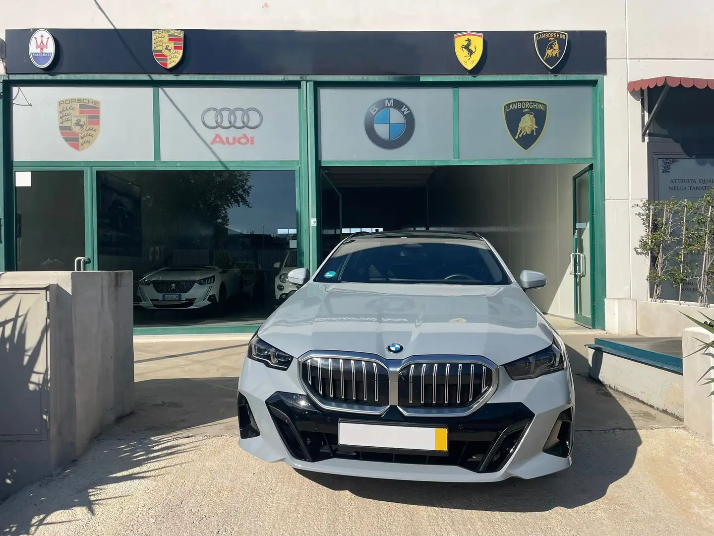 BMW 540 d XDRIVE TOURING M-SPORT PANO/E-SEAT/ASSIST/CONNEC Gris - 2