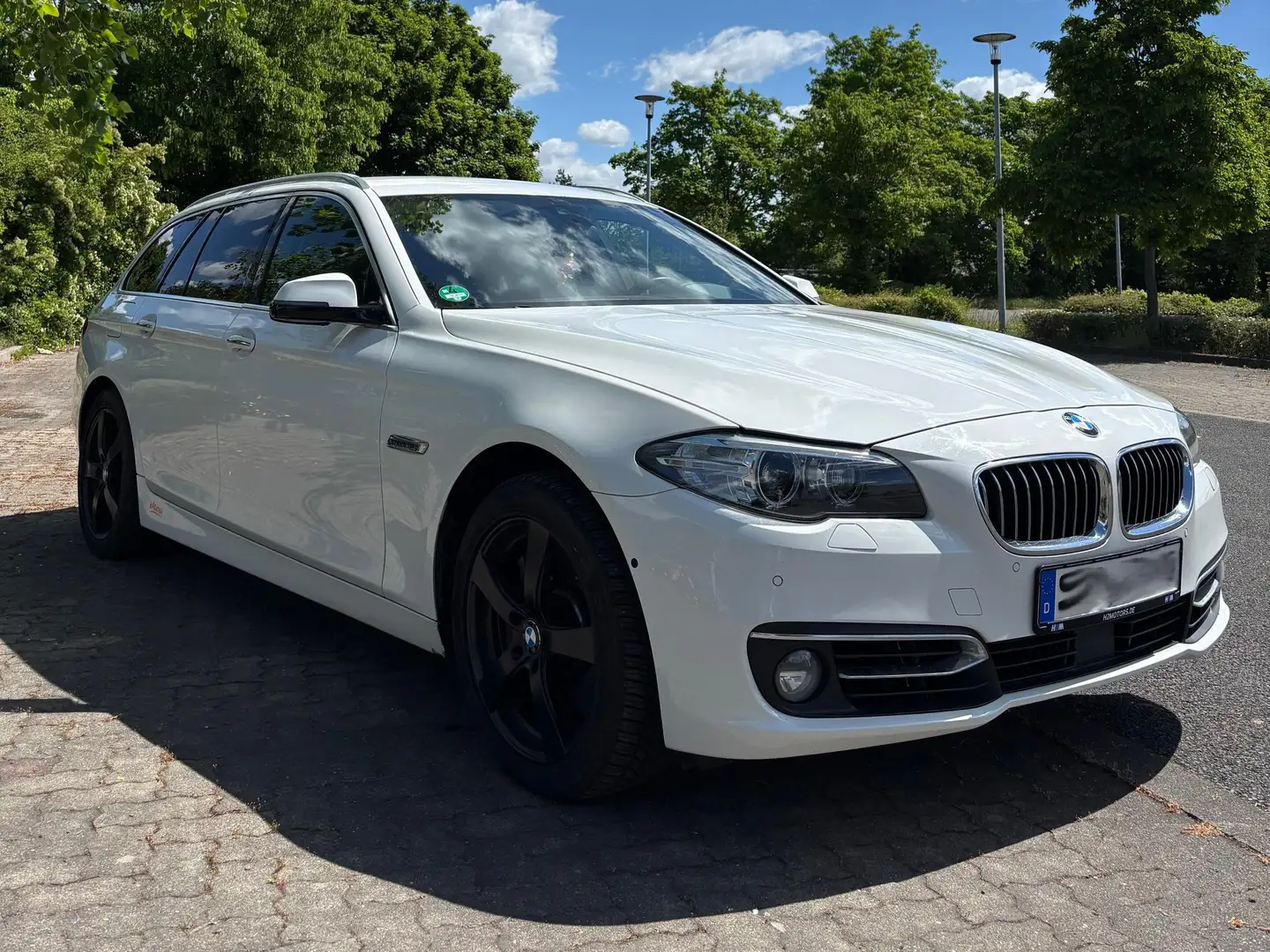 BMW 535 5er Touring Diesel 535d xDrive Touring Sport-Aut. Weiß - 2