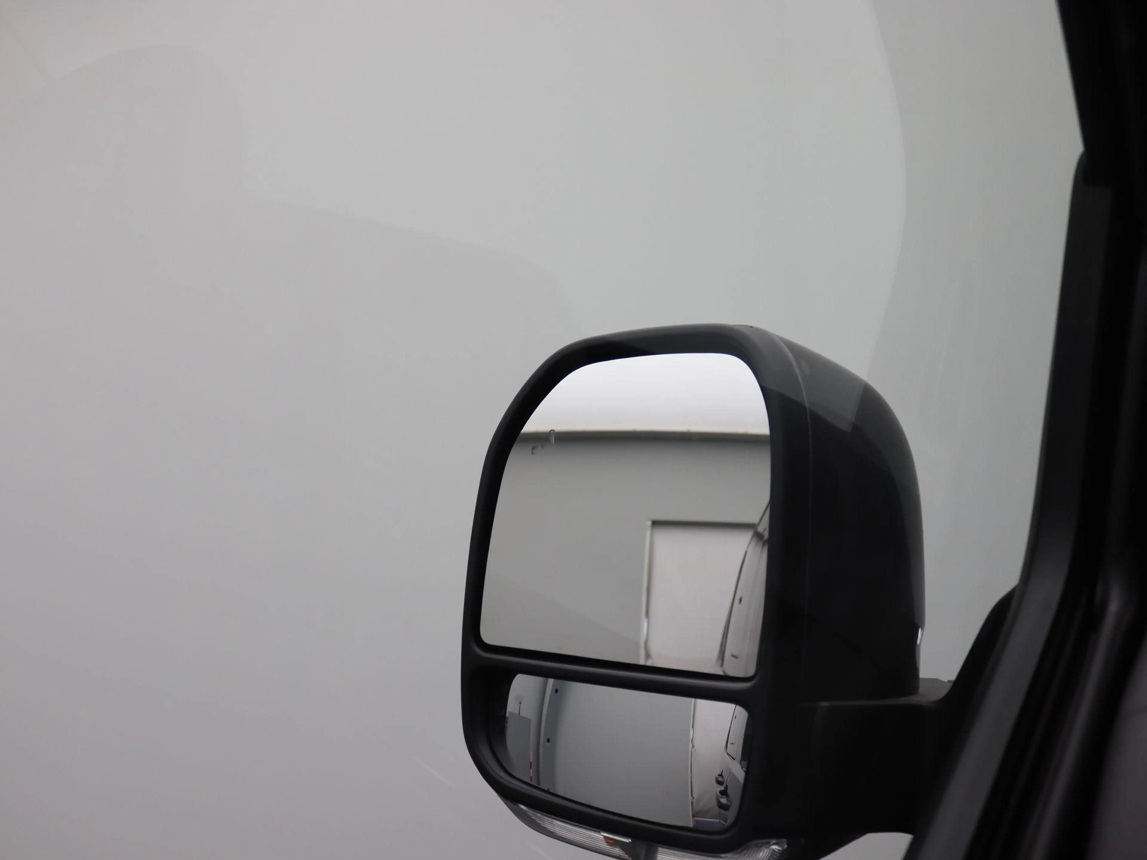 Volkswagen Transporter Caravelle 2.5 L2H1 eHybrid Style 233PK Aut. incl. — photo 32