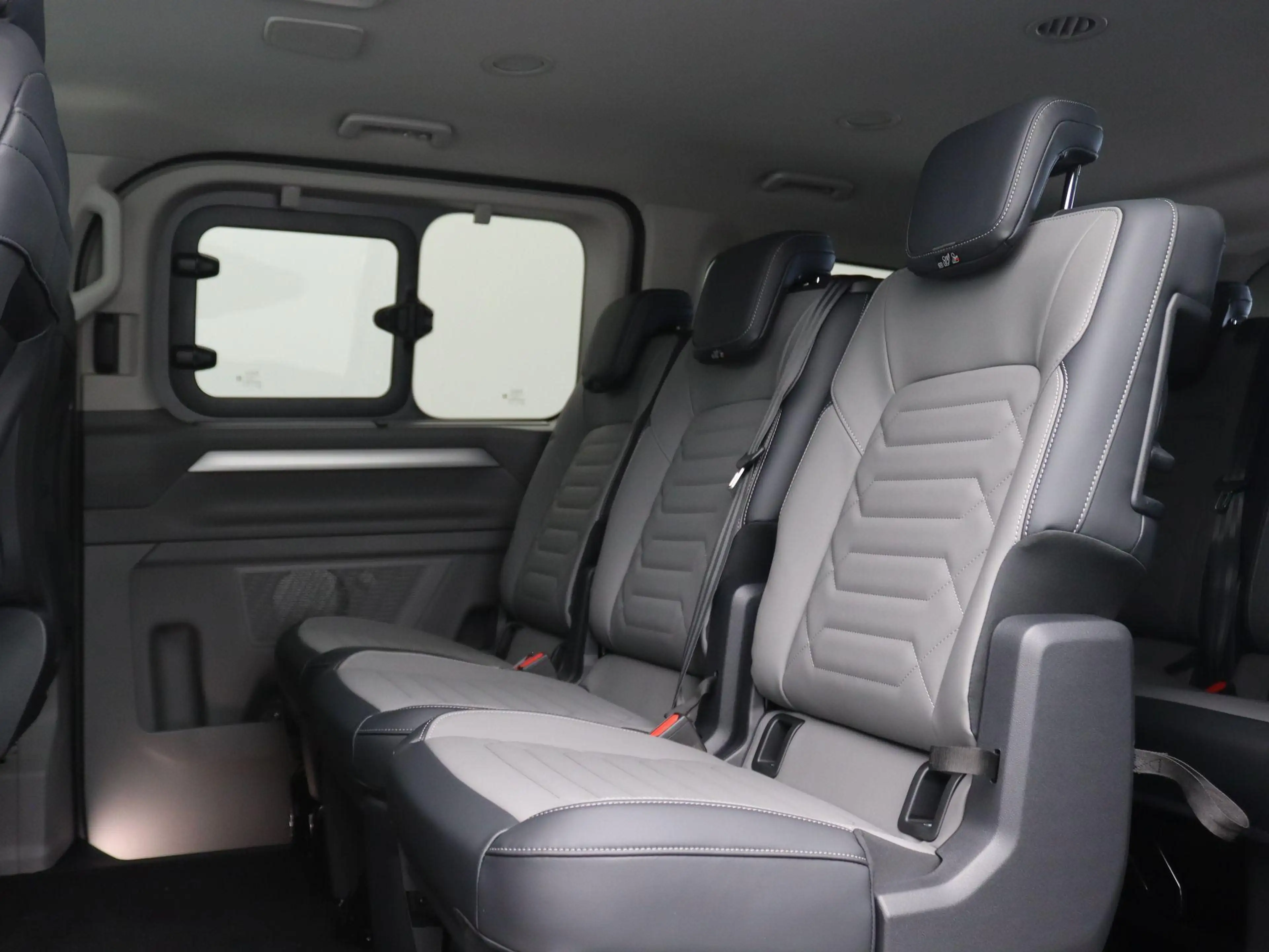 Volkswagen Transporter Caravelle 2.5 L2H1 eHybrid Style 233PK Aut. incl. — photo 7