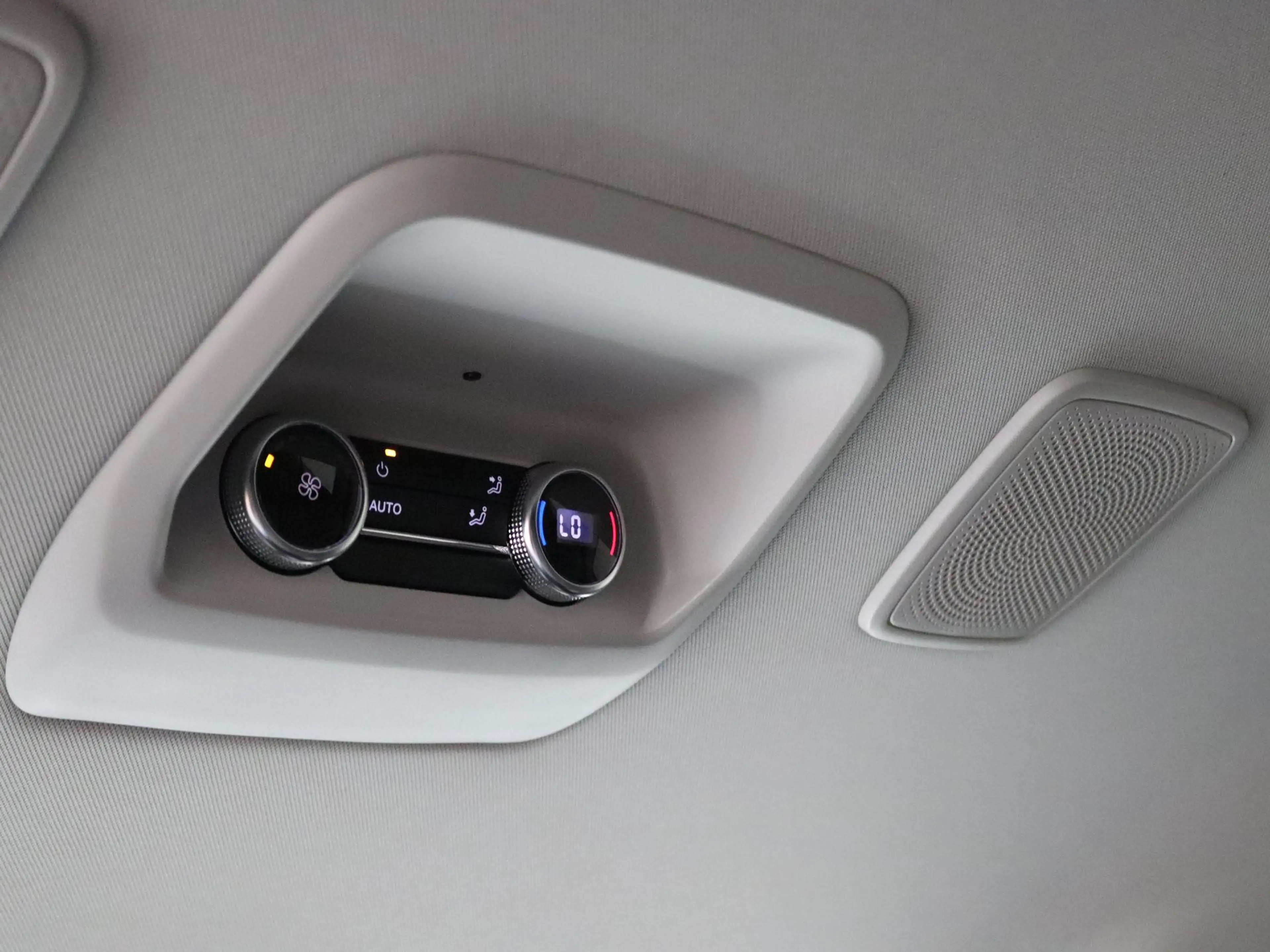 Volkswagen Transporter Caravelle 2.5 L2H1 eHybrid Style 233PK Aut. incl. — photo 44