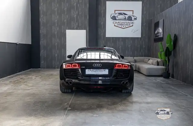 Audi R8 view 5