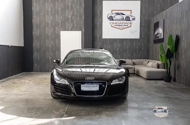 Audi R8 view 2