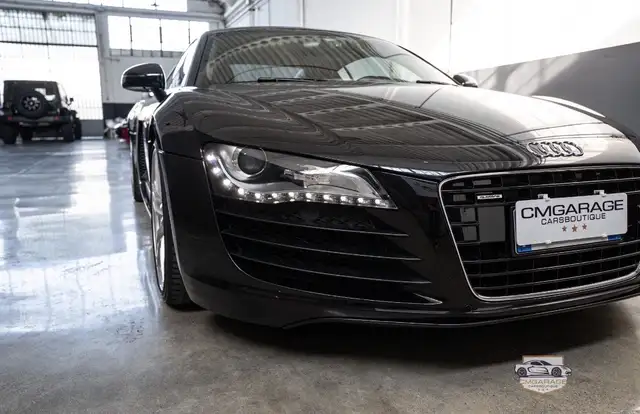Audi R8 view 7