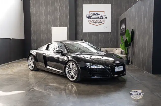 Audi R8 view 3