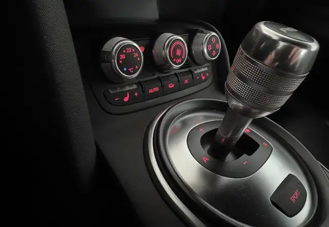 Audi R8 view 13