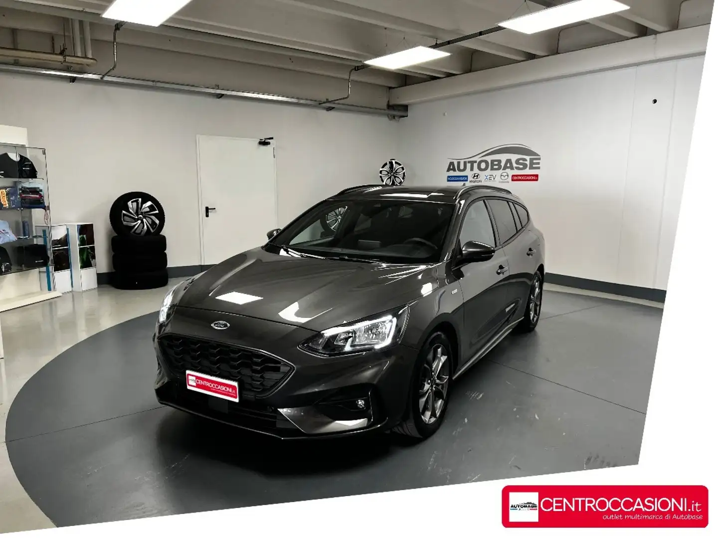 Ford Focus 1.0 EcoBoost 125 CV SW ST-Line Grijs - 1