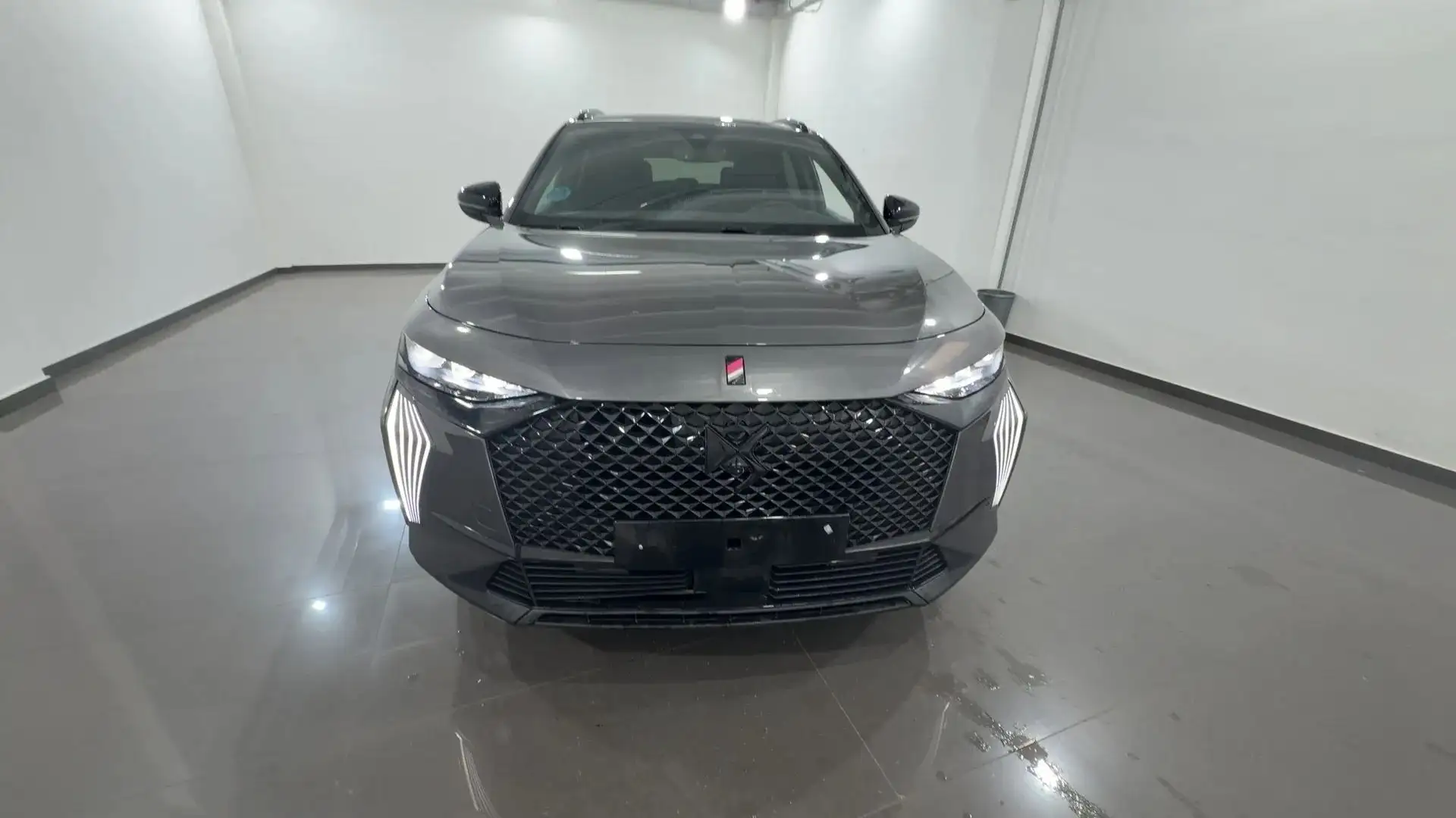 DS Automobiles DS 7 DS7 1.5 bluehdi Performance Line+ 130cv Gris - 2
