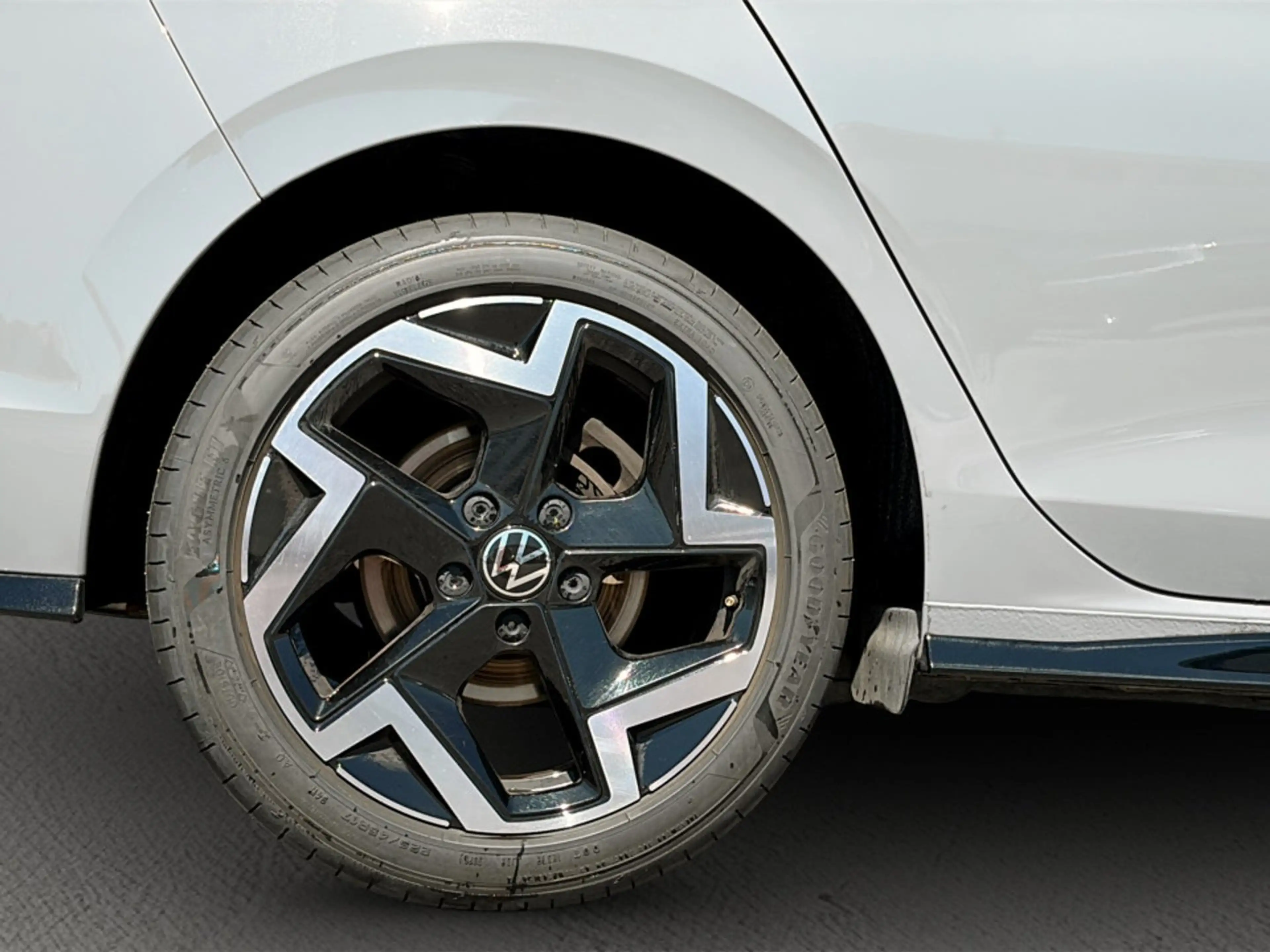 Volkswagen Golf R R-Line mHEV TSI DSG — photo 6