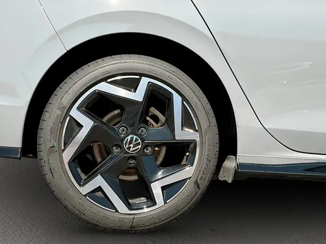 Volkswagen Golf view 6