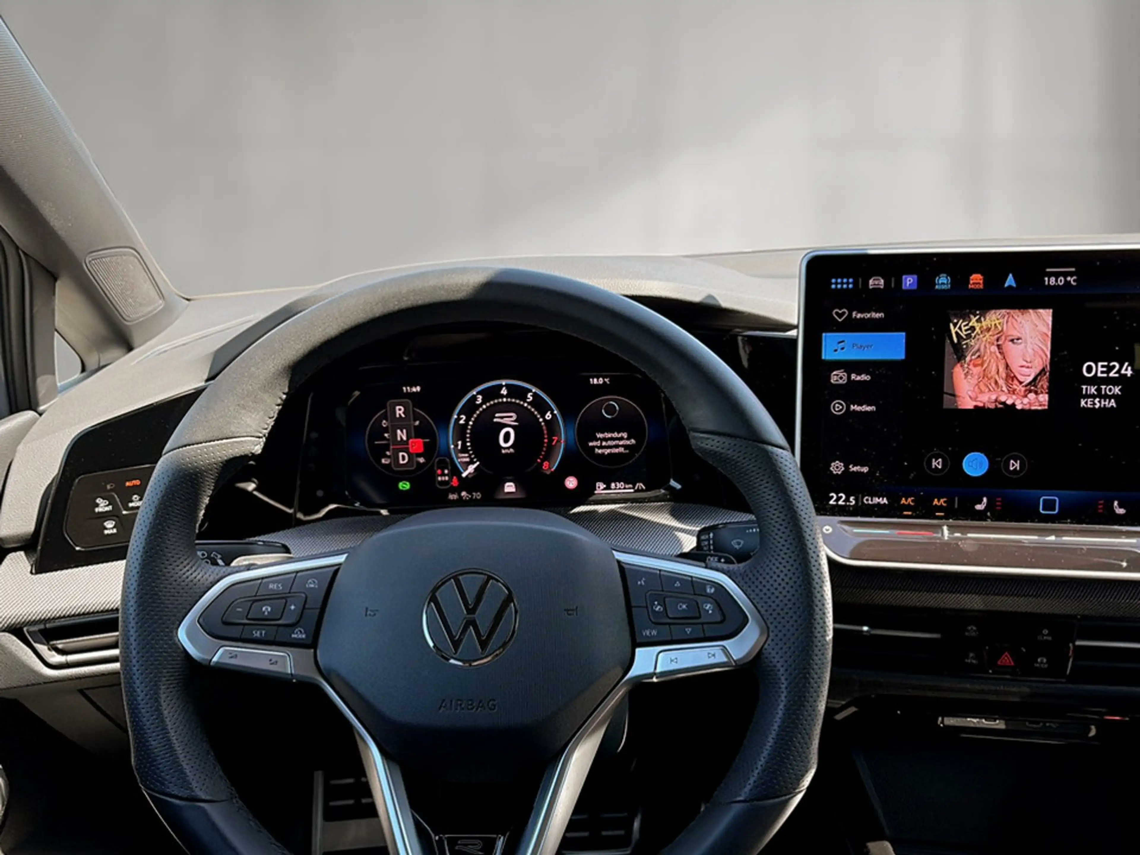 Volkswagen Golf R R-Line mHEV TSI DSG — photo 9