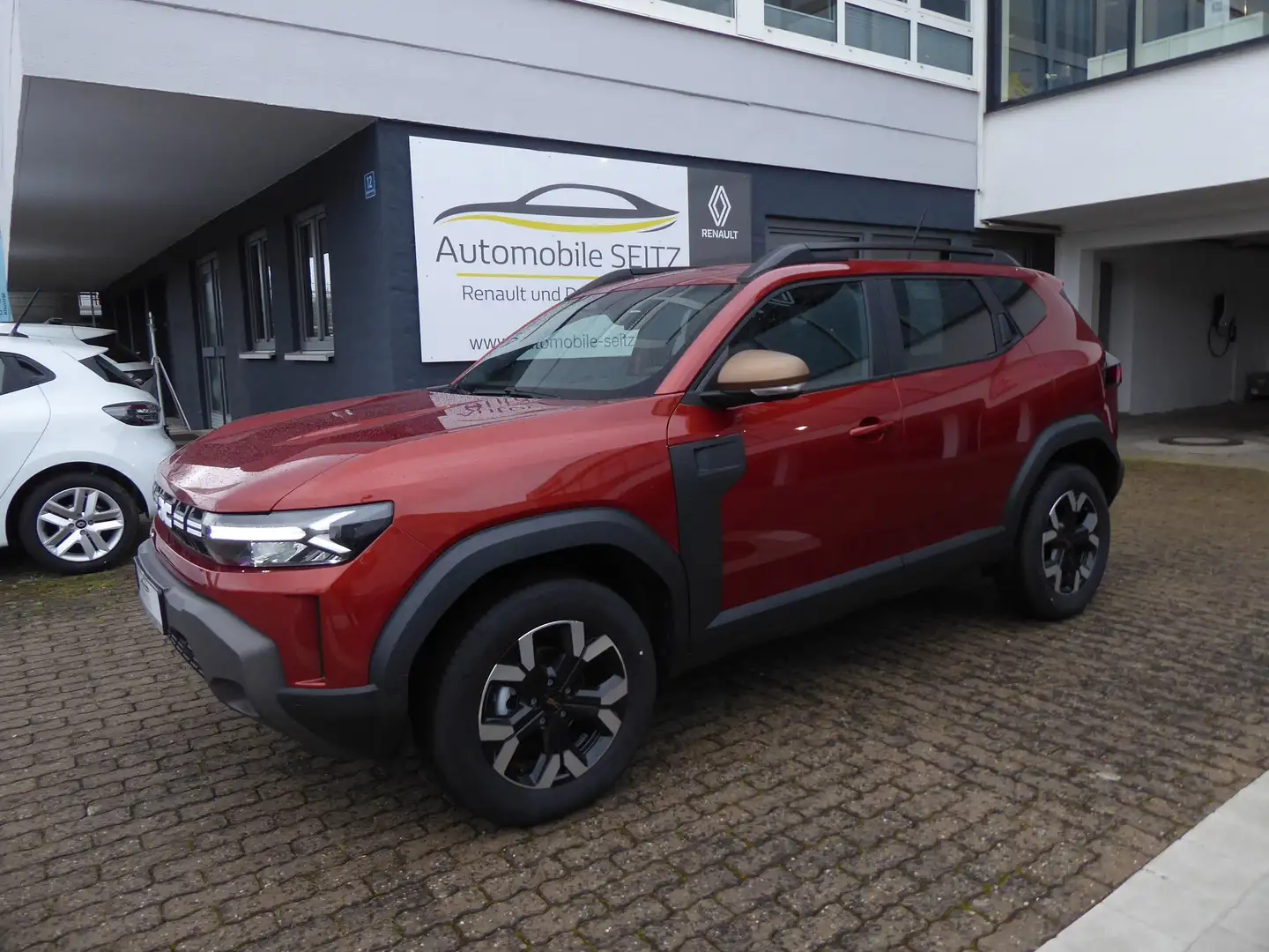 Dacia Duster TCe 130 4x4 Extreme Marrón - 1