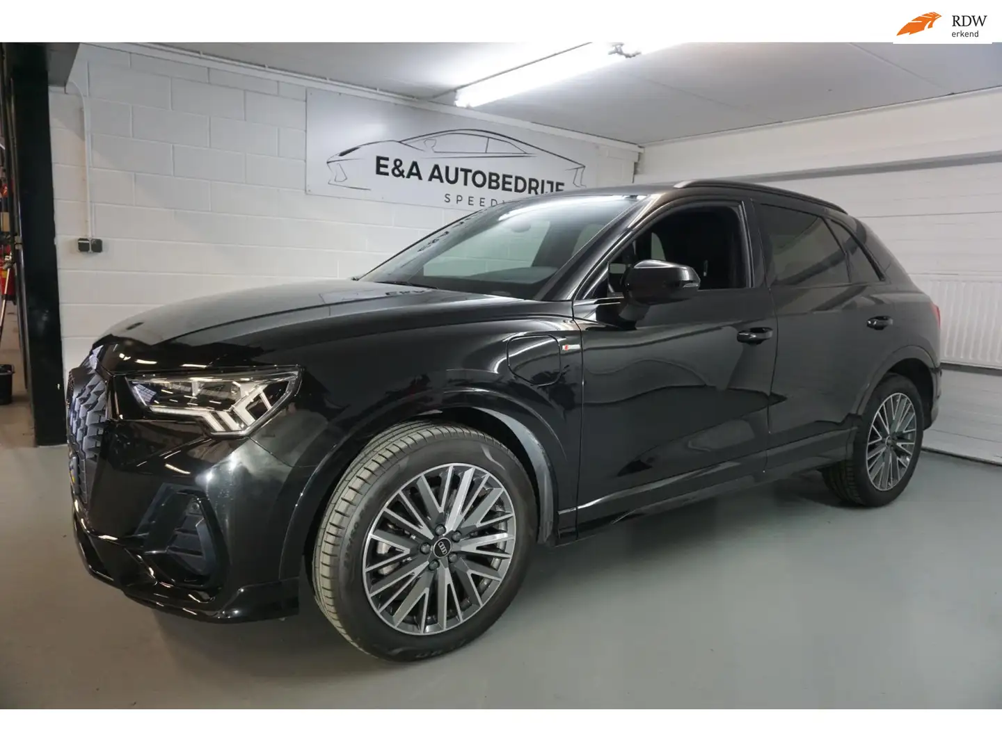 Audi Q3 45 TFSI e S edition 2X S-Line PLUG IN/DEALER ONDER Schwarz - 1