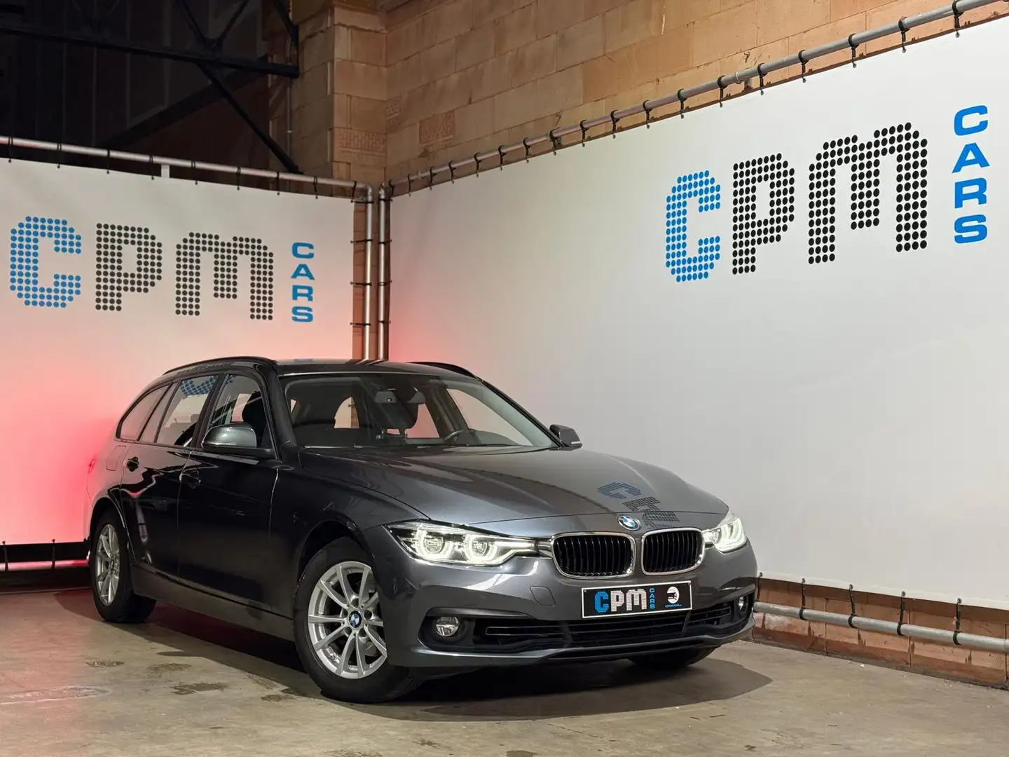 BMW 318 Touring 318iA * NAVI * LED * PDC * LEDER Gris - 1