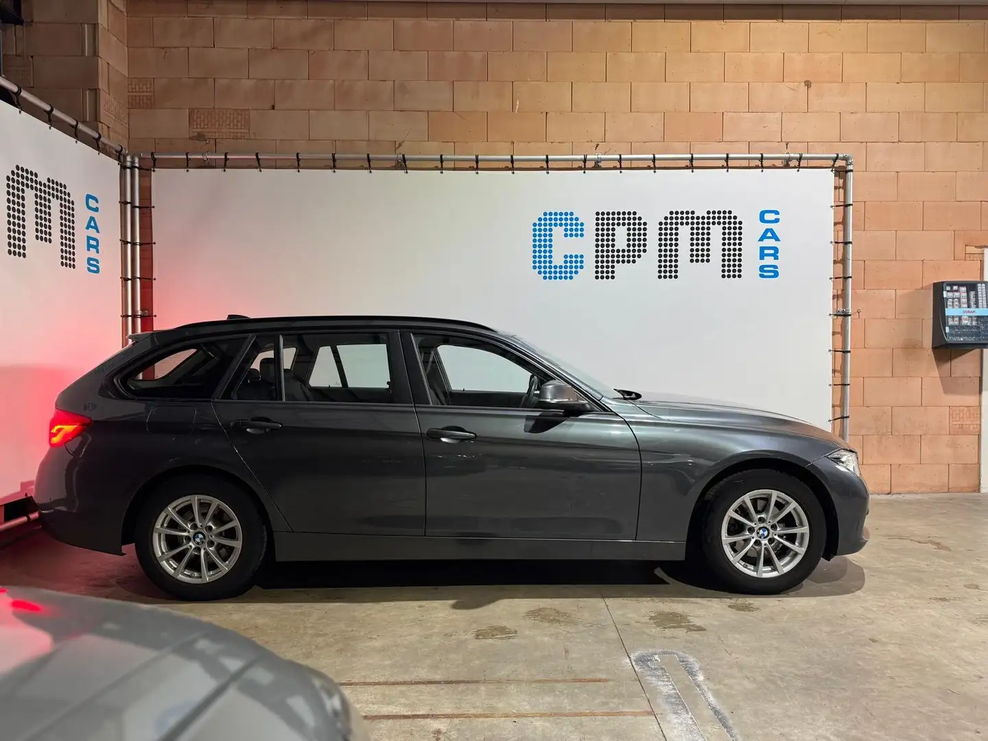 BMW 318 Touring 318iA * NAVI * LED * PDC * LEDER Gris - 2