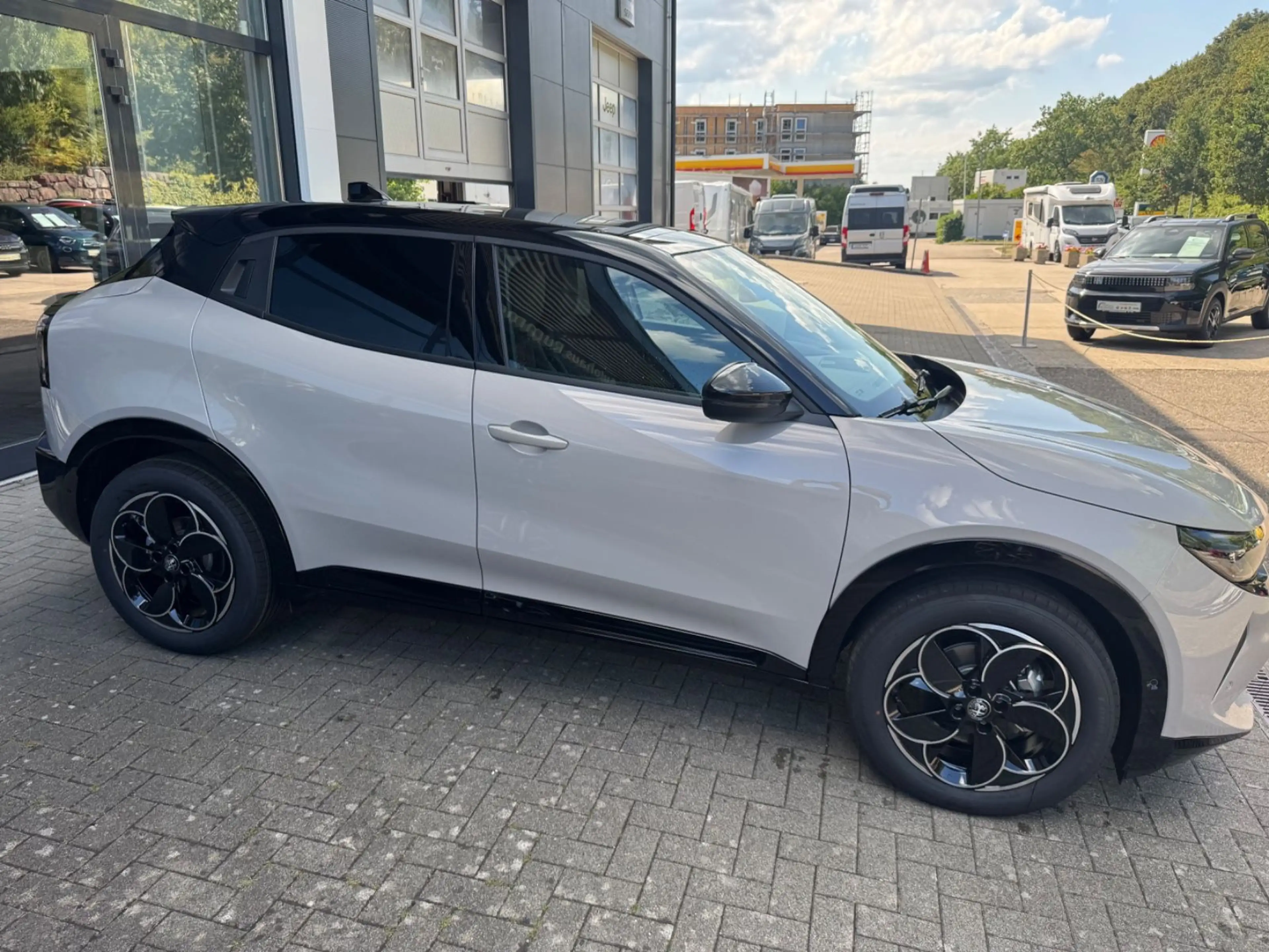 Alfa Romeo Junior Elettrica 115 kW Ti — photo 3
