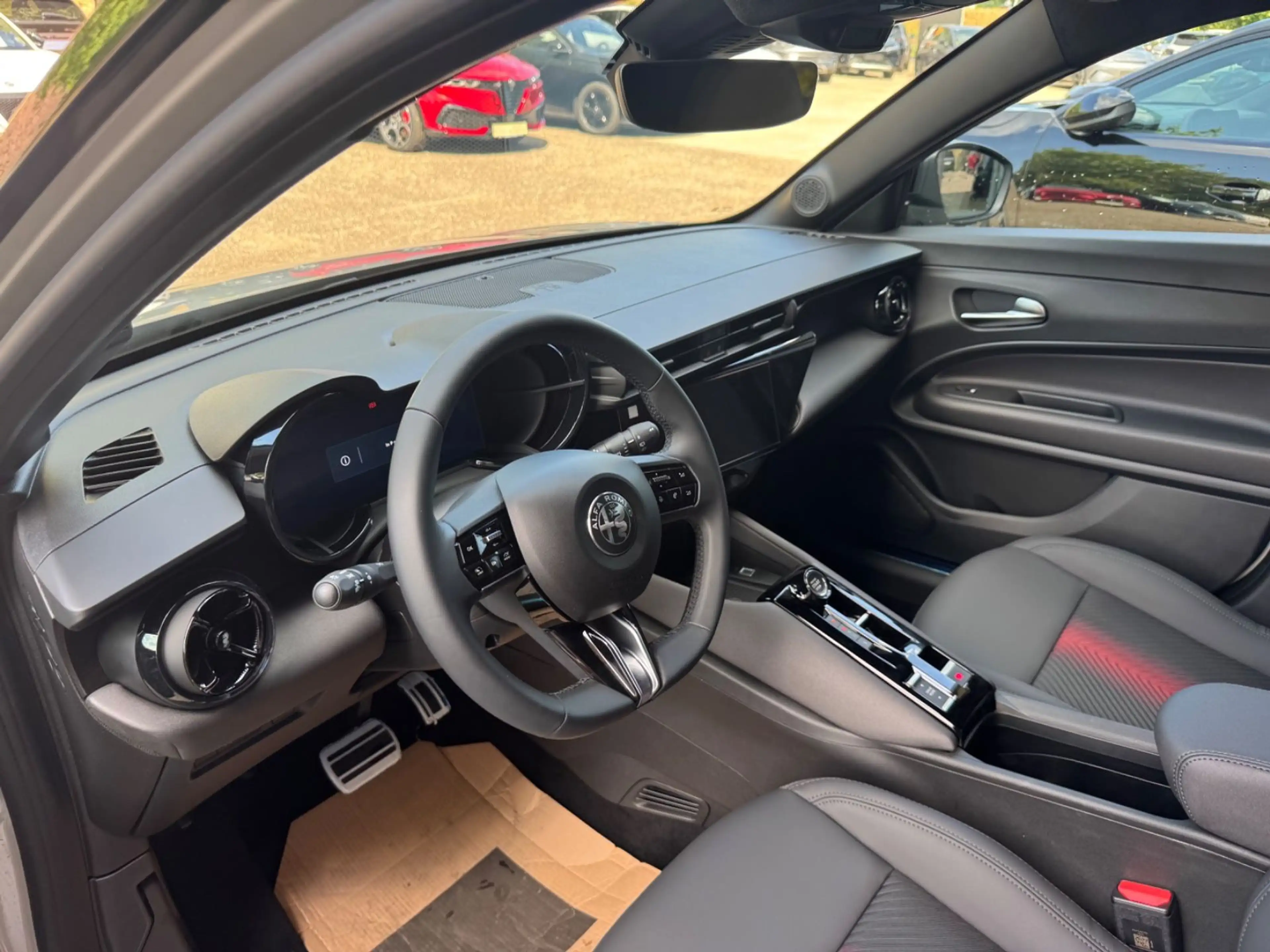 Alfa Romeo Junior Elettrica 115 kW Ti — photo 9