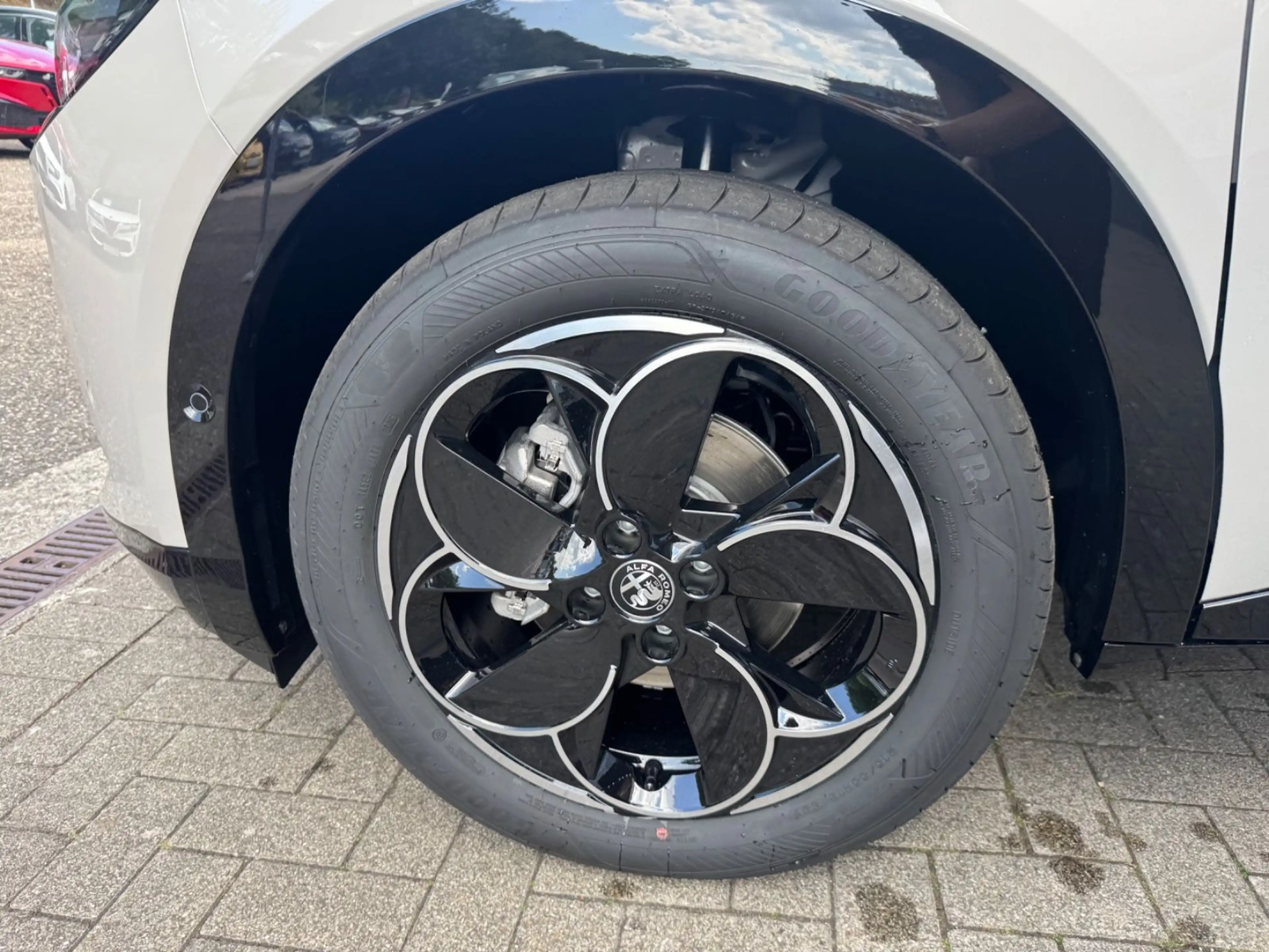 Alfa Romeo Junior Elettrica 115 kW Ti — photo 14