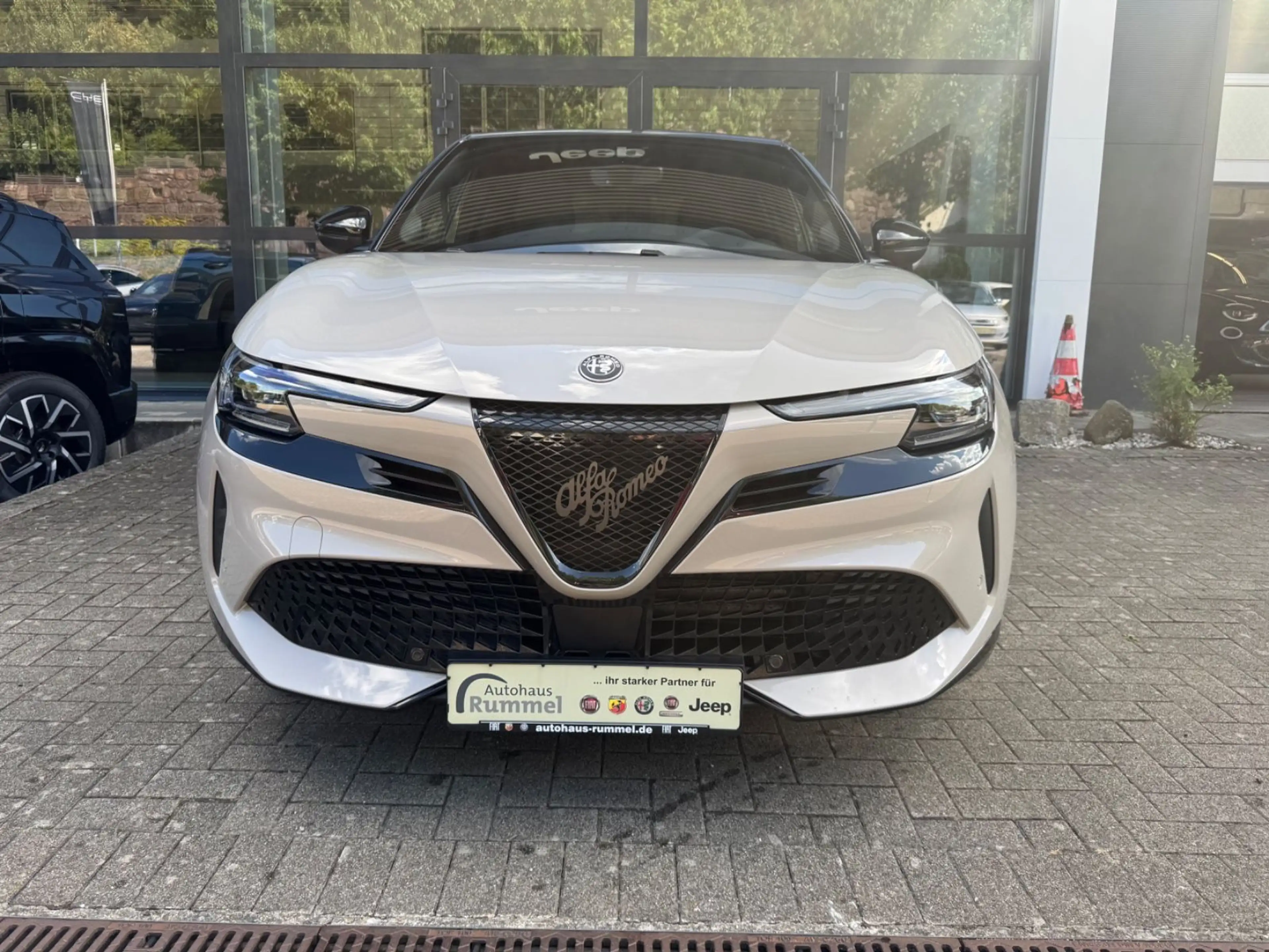 Alfa Romeo Junior Elettrica 115 kW Ti — photo 2
