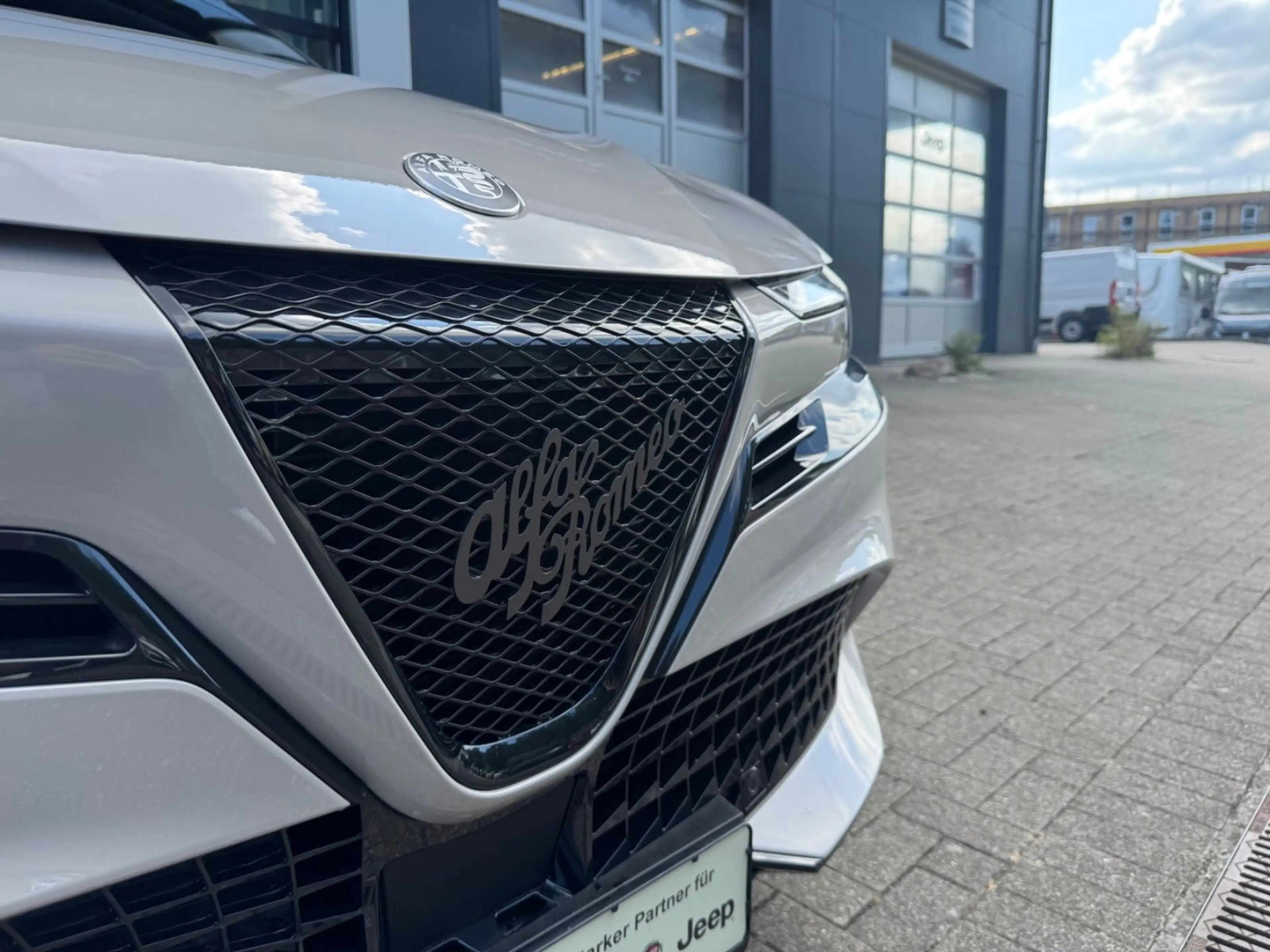 Alfa Romeo Junior Elettrica 115 kW Ti — photo 15