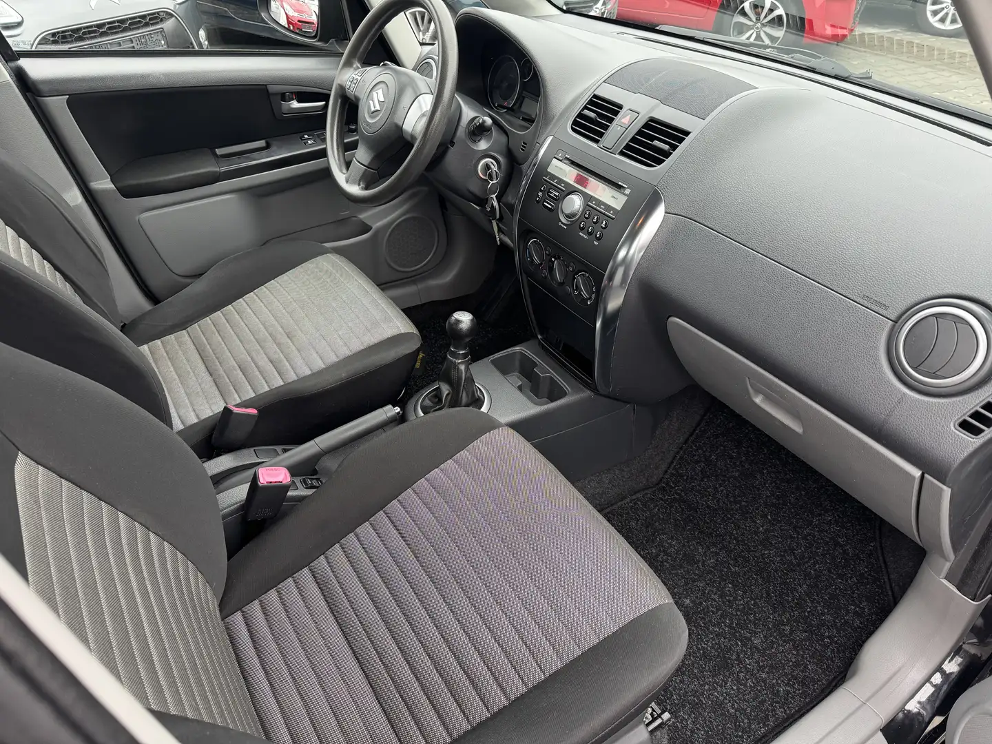 Suzuki SX4 Club 1,6 4X4 / Klima / 1 Hand Schwarz - 2