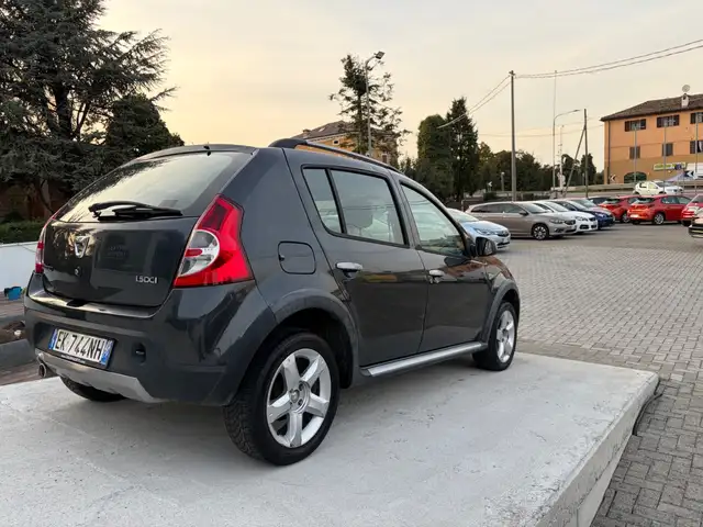 Dacia Duster view 4