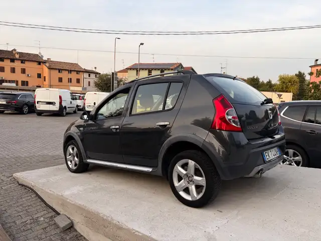 Dacia Duster view 5