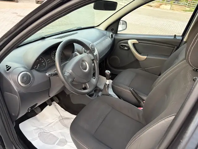 Dacia Duster view 8