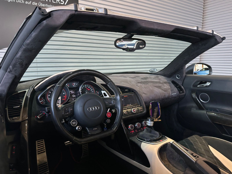 Audi R8 Spyder 5.2 FSI V10 QUATTRO — photo 12