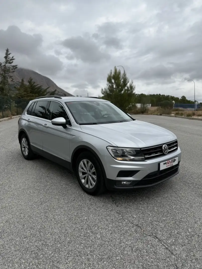 Volkswagen Tiguan Todoterreno Automático de 5 Puertas Gris - 2