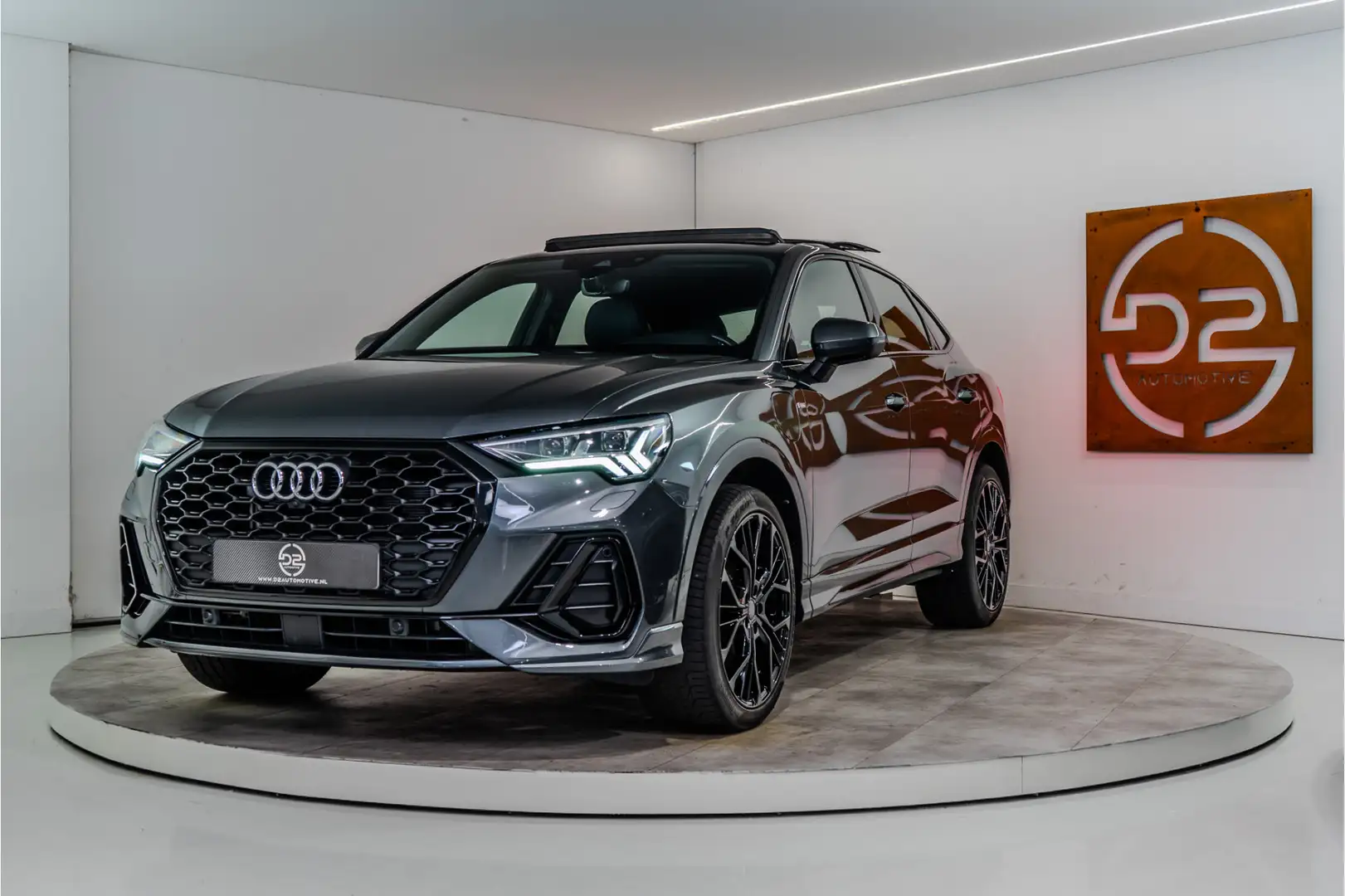 Audi Q3 Sportback 45 TFSI e S Edition 245PK | Pano | Matri Grijs - 1