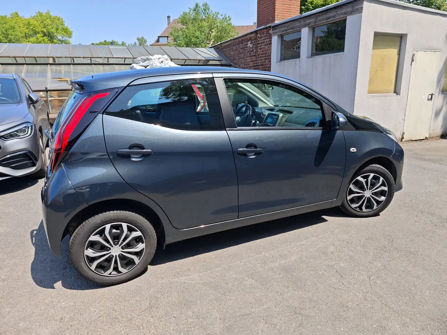 Toyota Aygo Aygo x Grau - 2