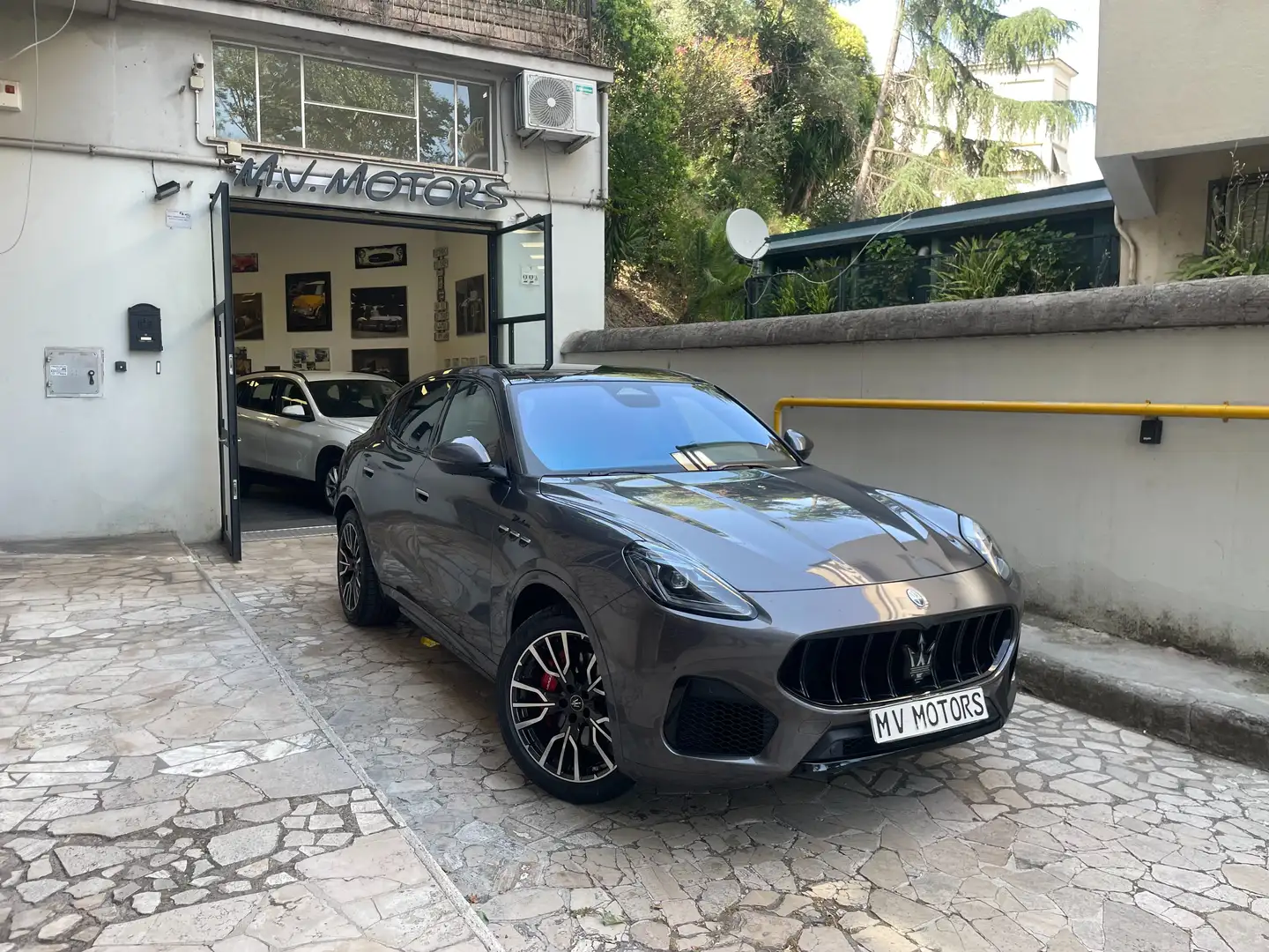 Maserati Grecale 2.0 mhev Modena 330cv auto Grigio - 1