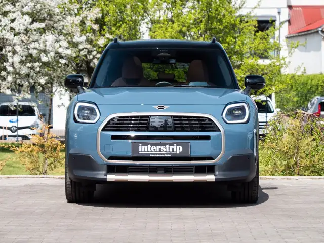 Mini Countryman view 2