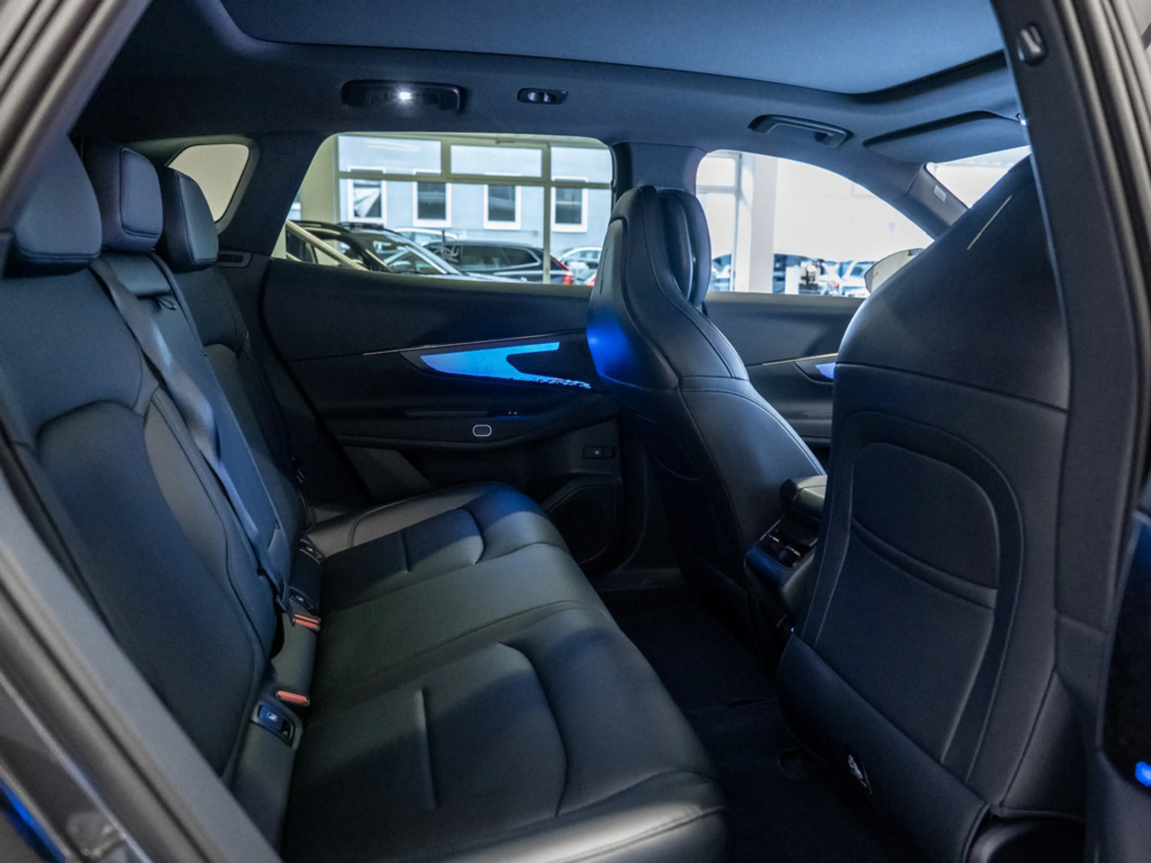 Lynk & Co 08 1.5 T PHEV 257 kW Core W-LAN ACC LED PANO — photo 8