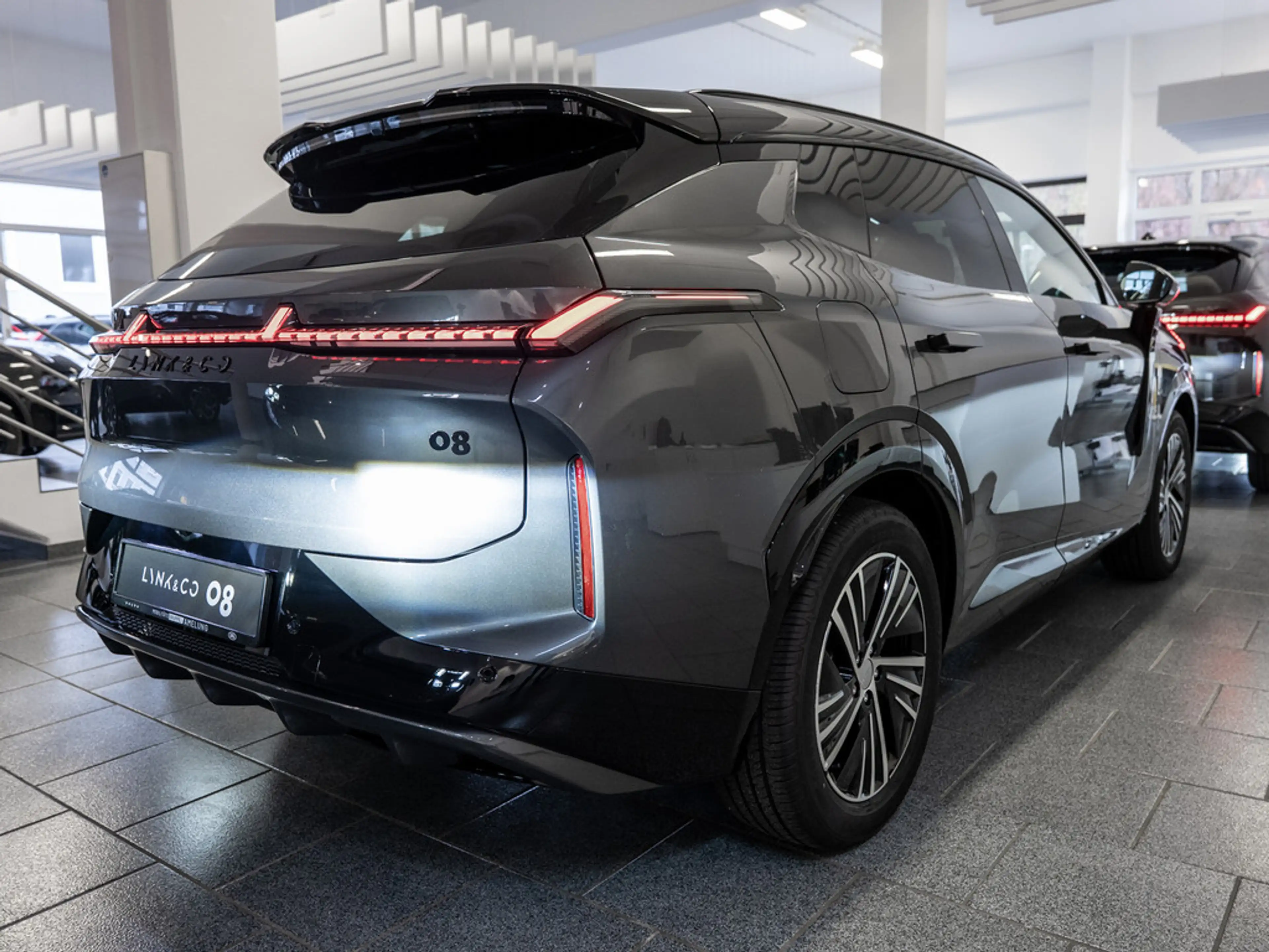Lynk & Co 08 1.5 T PHEV 257 kW Core W-LAN ACC LED PANO — photo 2