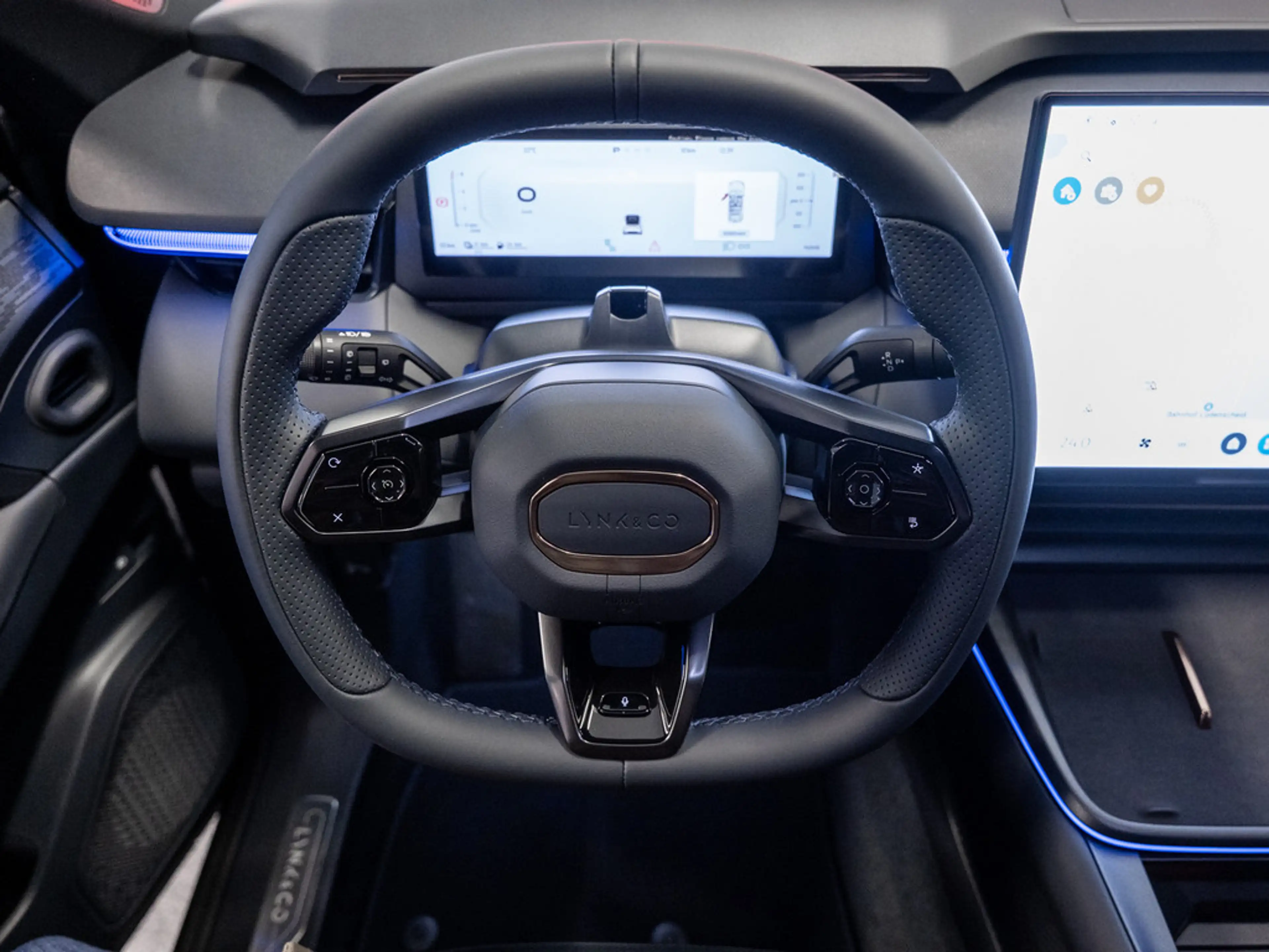 Lynk & Co 08 1.5 T PHEV 257 kW Core W-LAN ACC LED PANO — photo 12