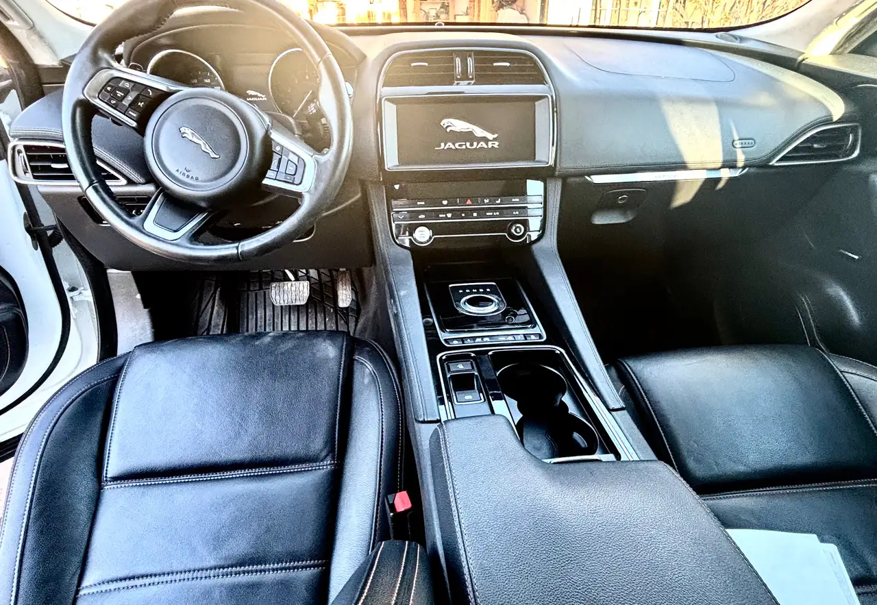 Jaguar F-Pace снимка Jaguar F-Pace
