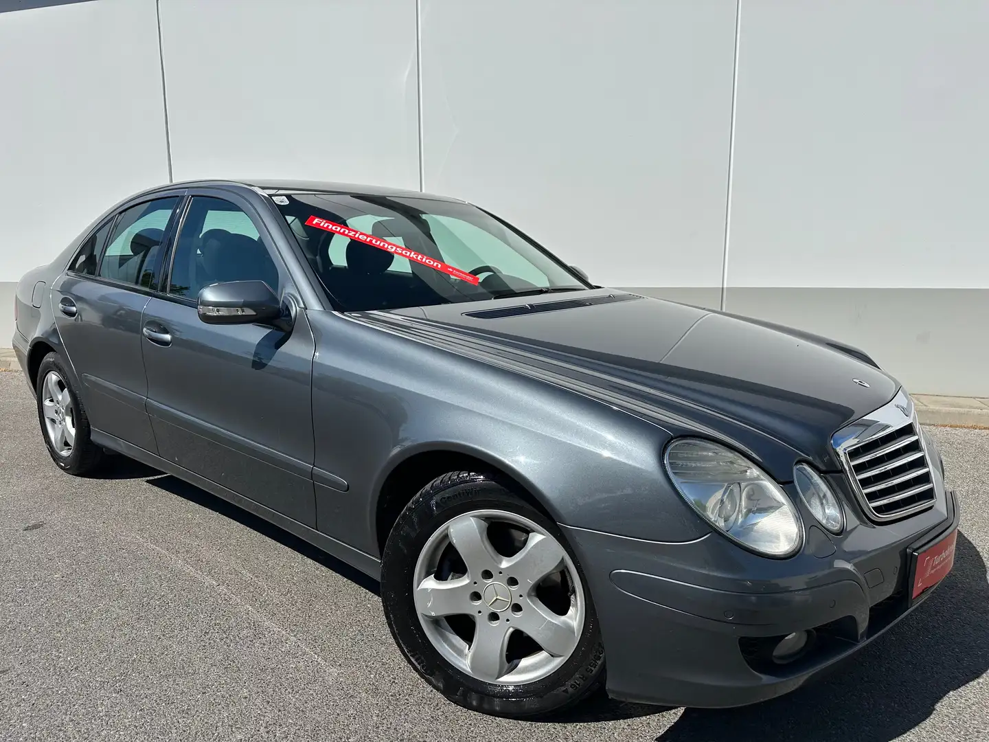 Mercedes-Benz E 200 CDI Aut. // NEU ÜBERPRÜFT // FACELIFT // Grau - 1